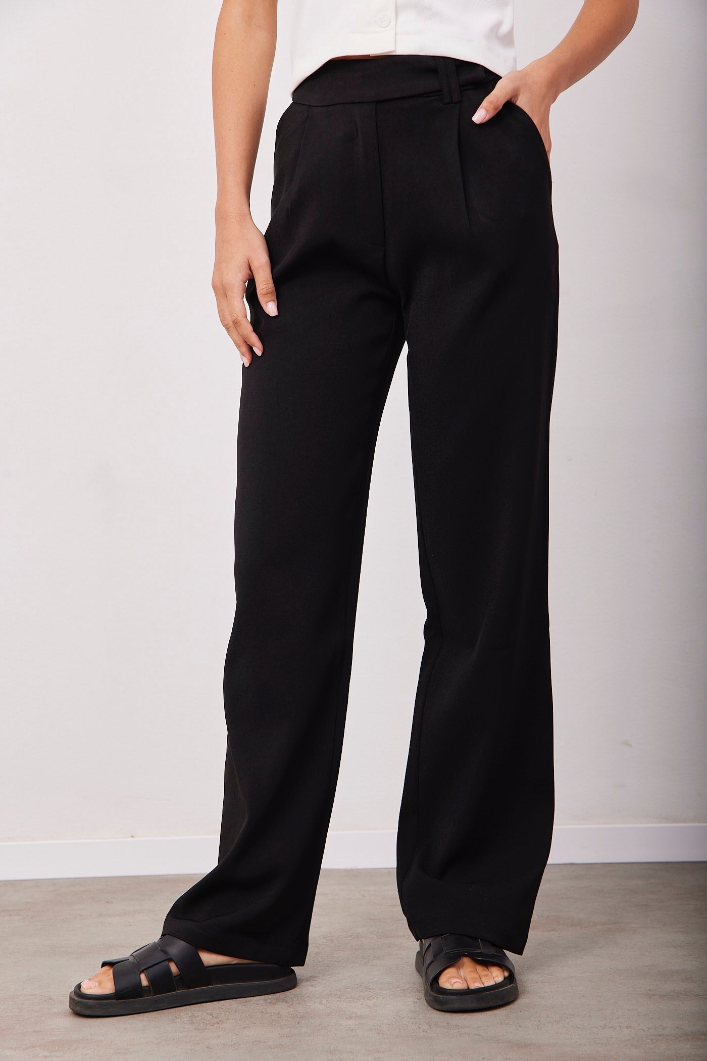 מכנסיים מחויטים בגזרה מתרחבת - ITAY BRANDS