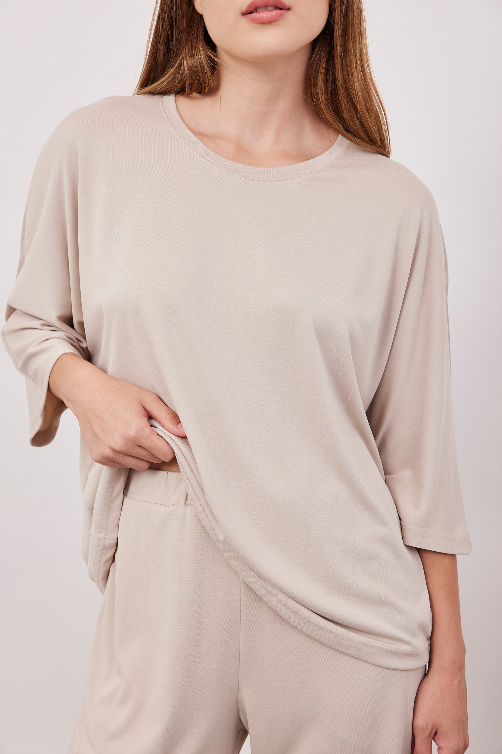 חולצת טי מבד מודל