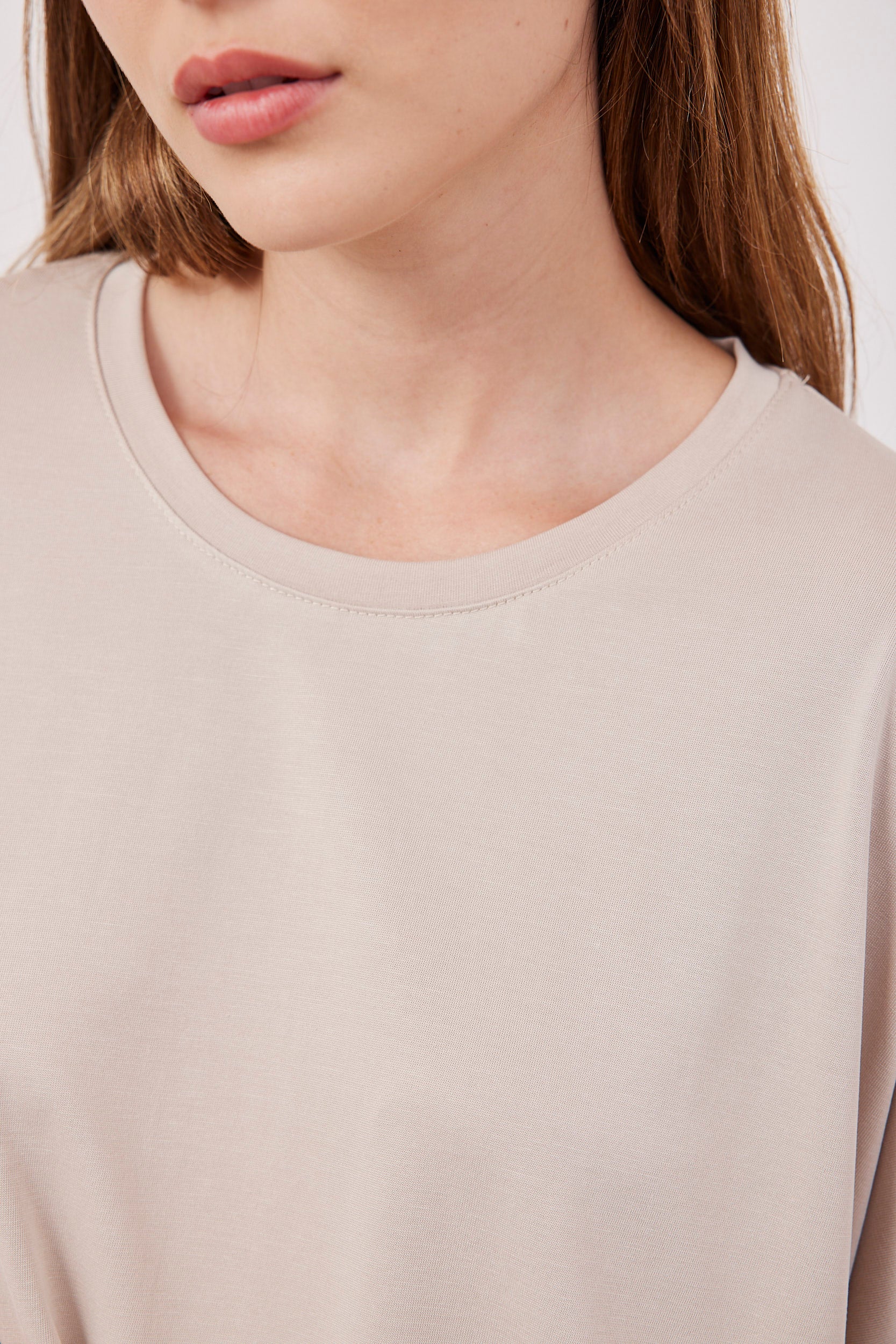 חולצת טי מבד מודל