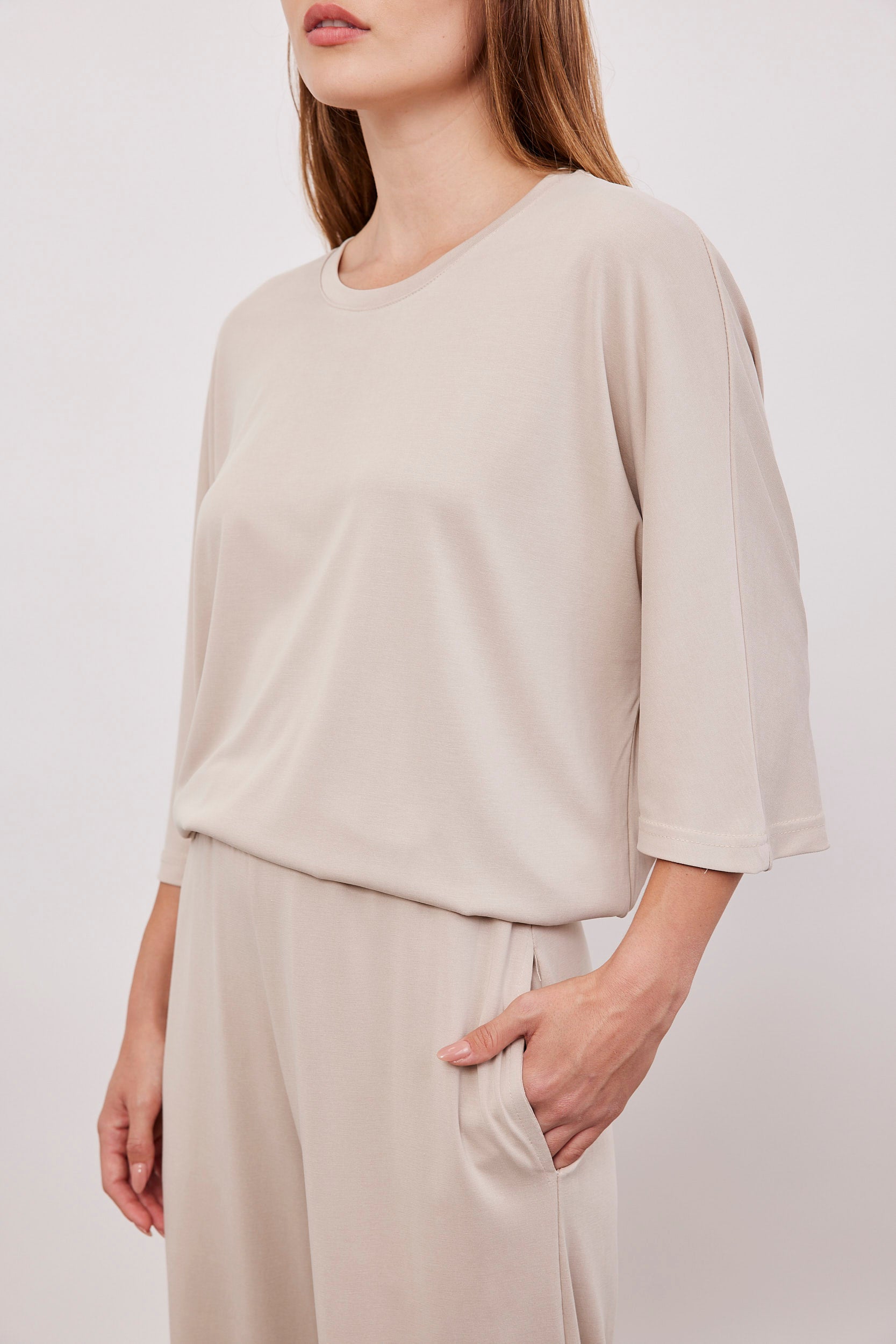 חולצת טי מבד מודל