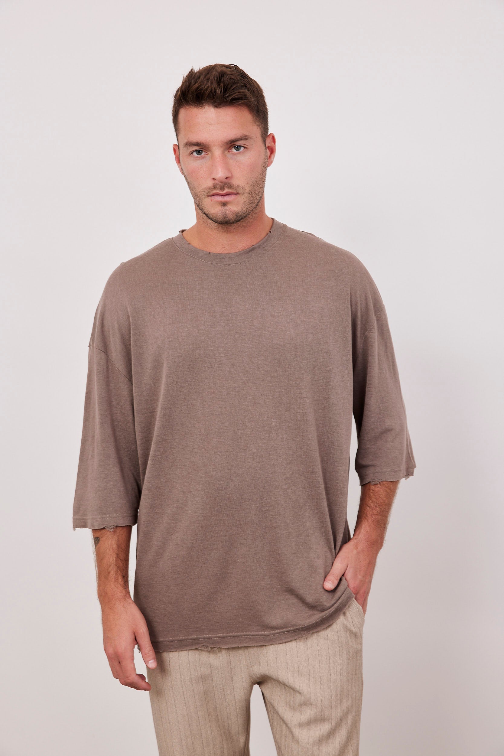 טישרט בגזרה רחבה עם קרעים