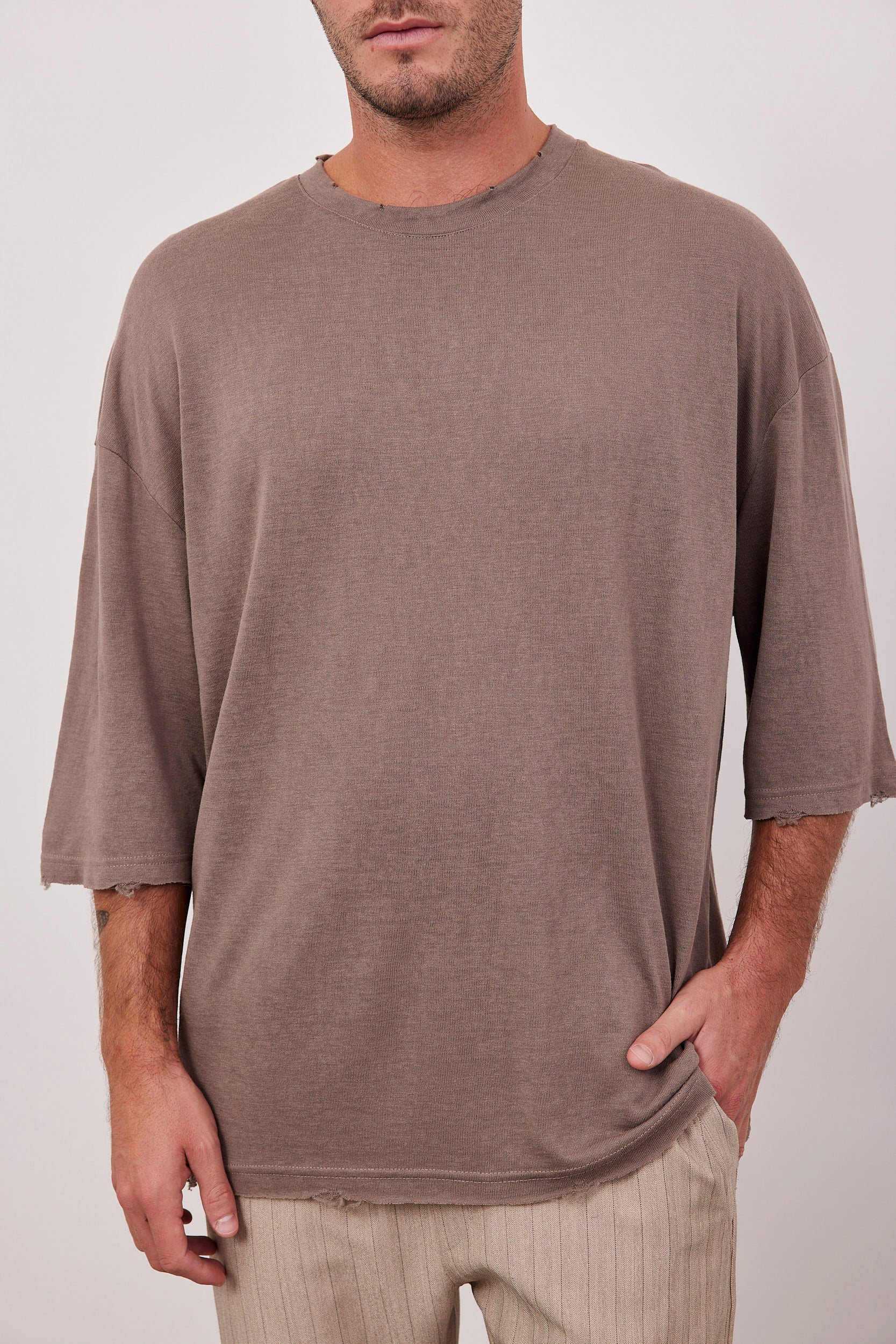 טישרט בגזרה רחבה עם קרעים