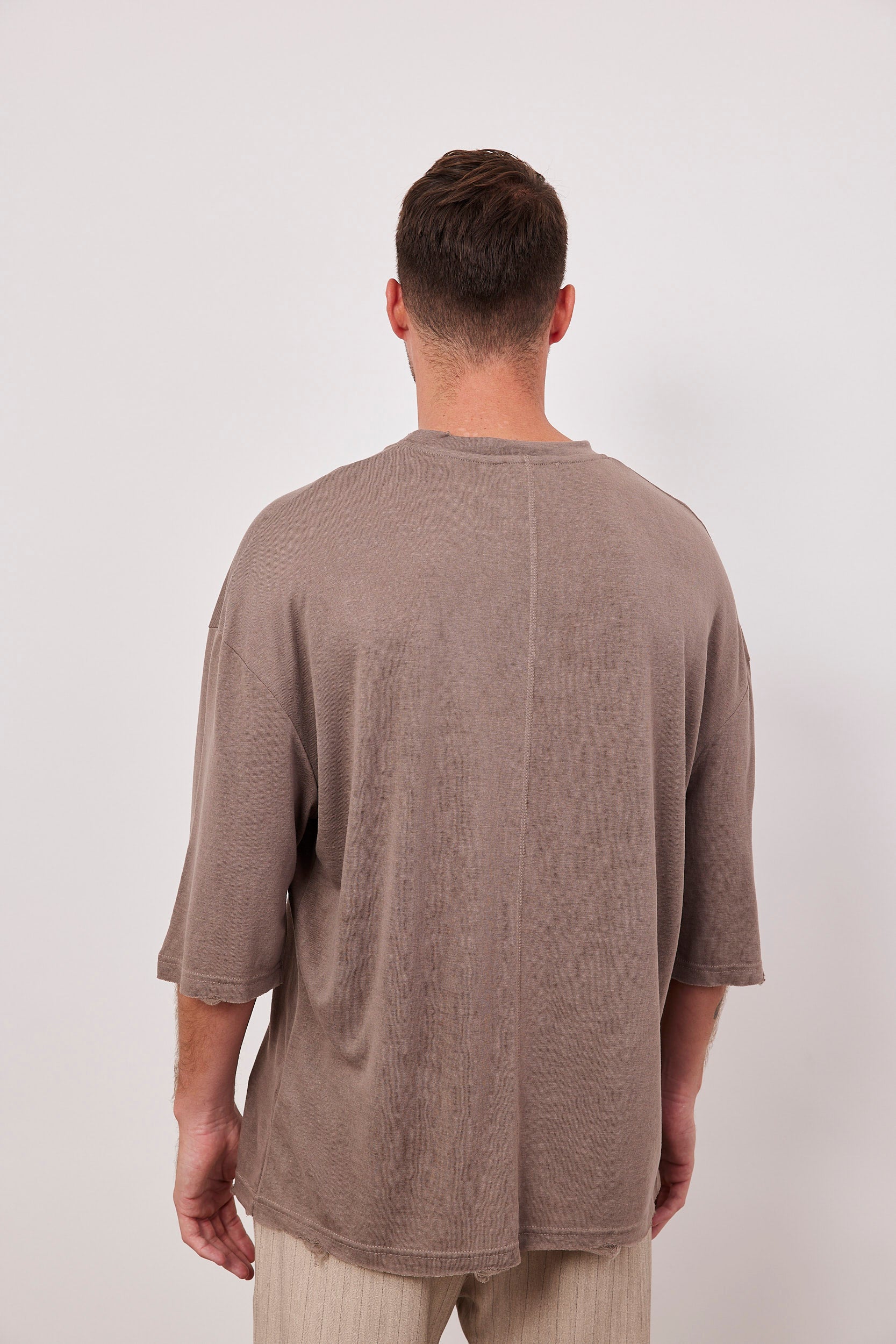 טישרט בגזרה רחבה עם קרעים