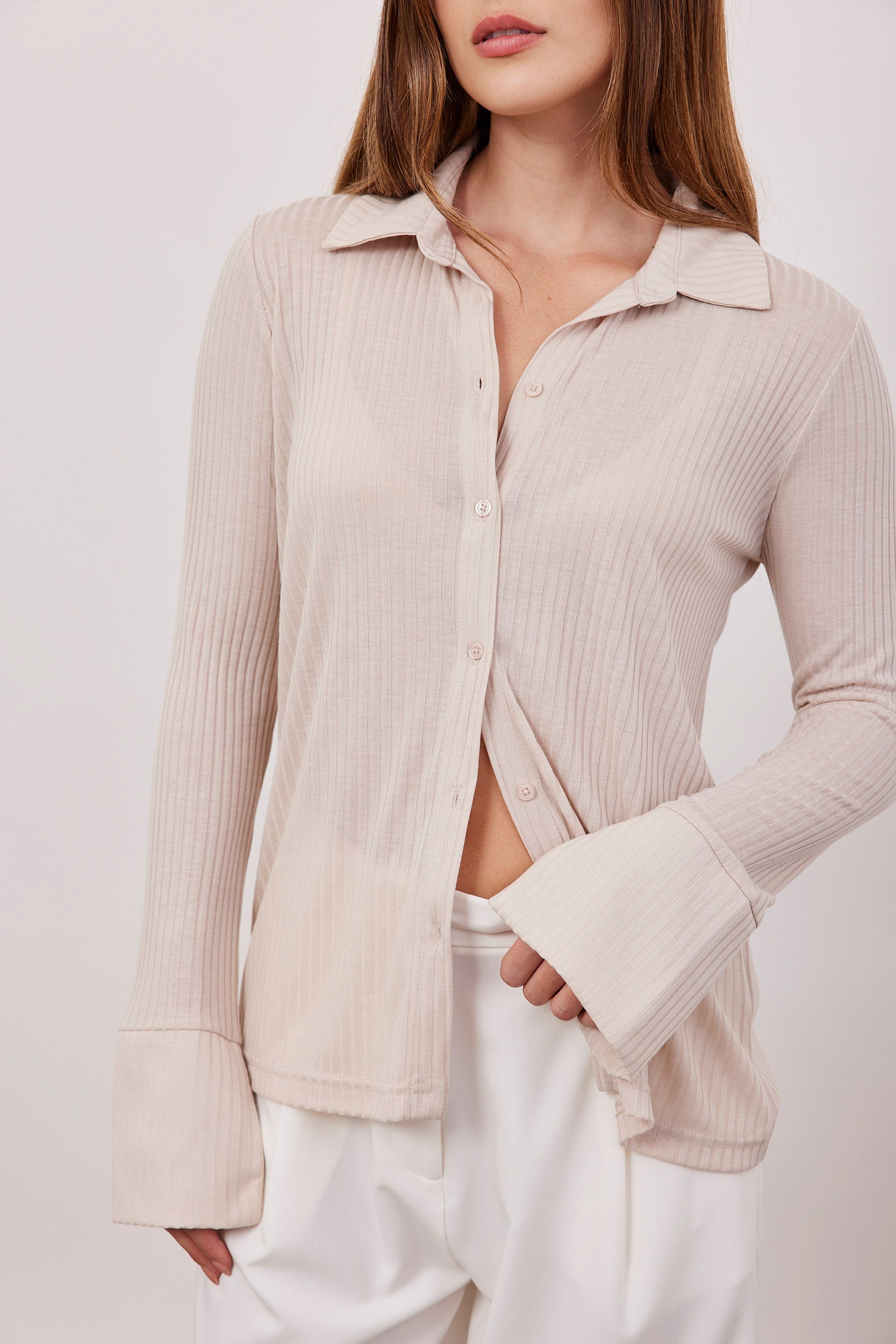 חולצה ארוכה מכופתרת בטקסטורה