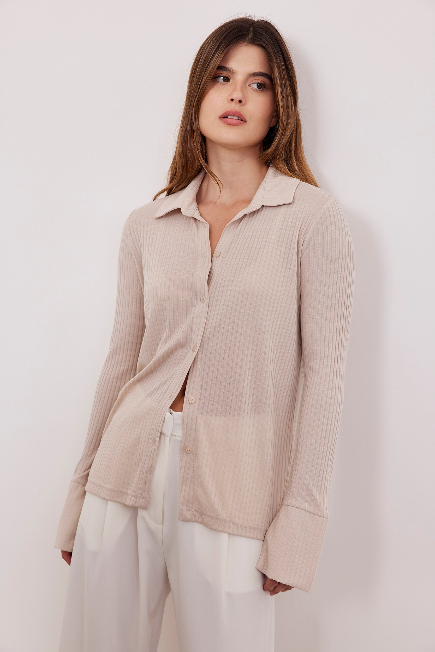 חולצה ארוכה מכופתרת בטקסטורה