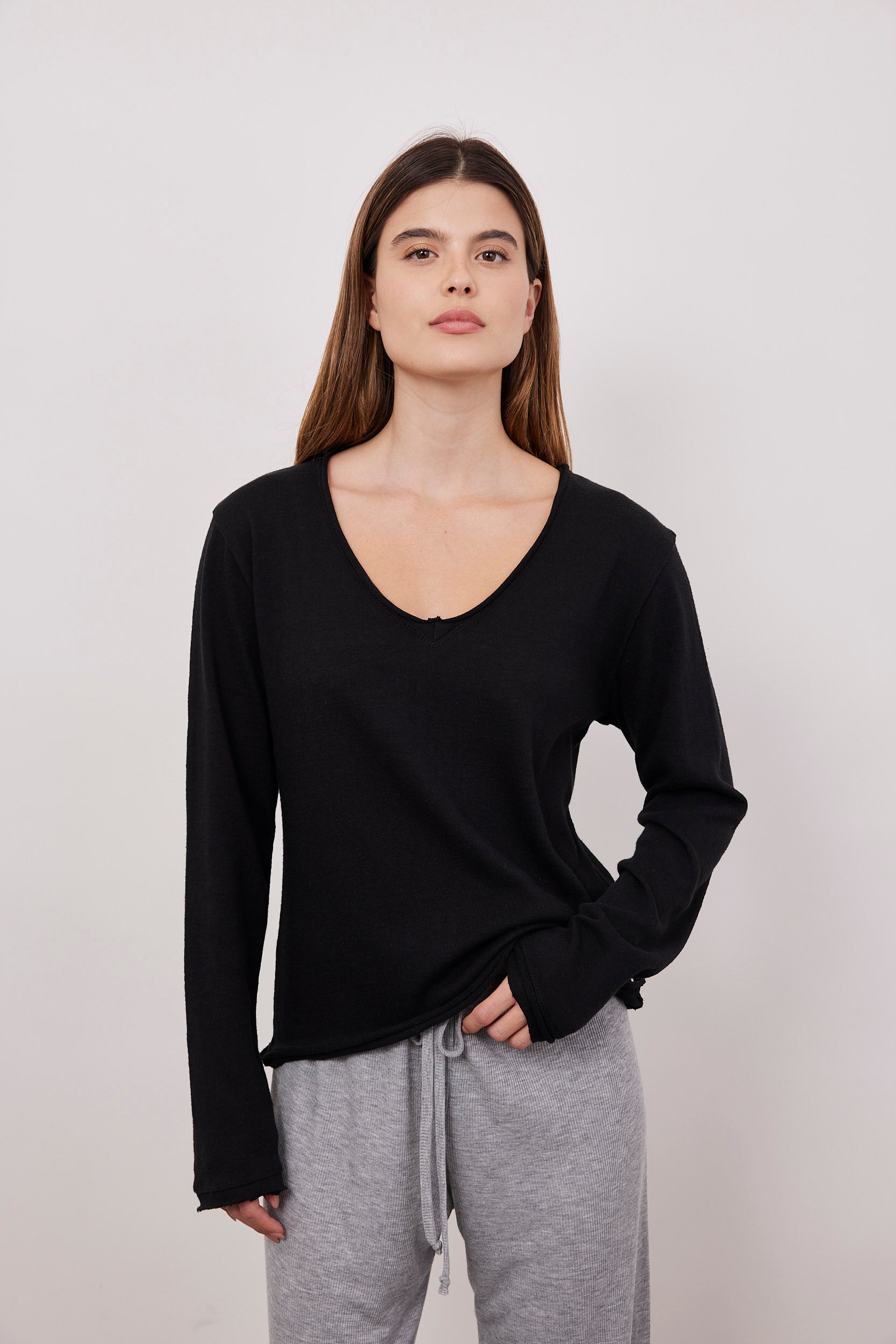 חולצה ארוכה בסיומת גזורה