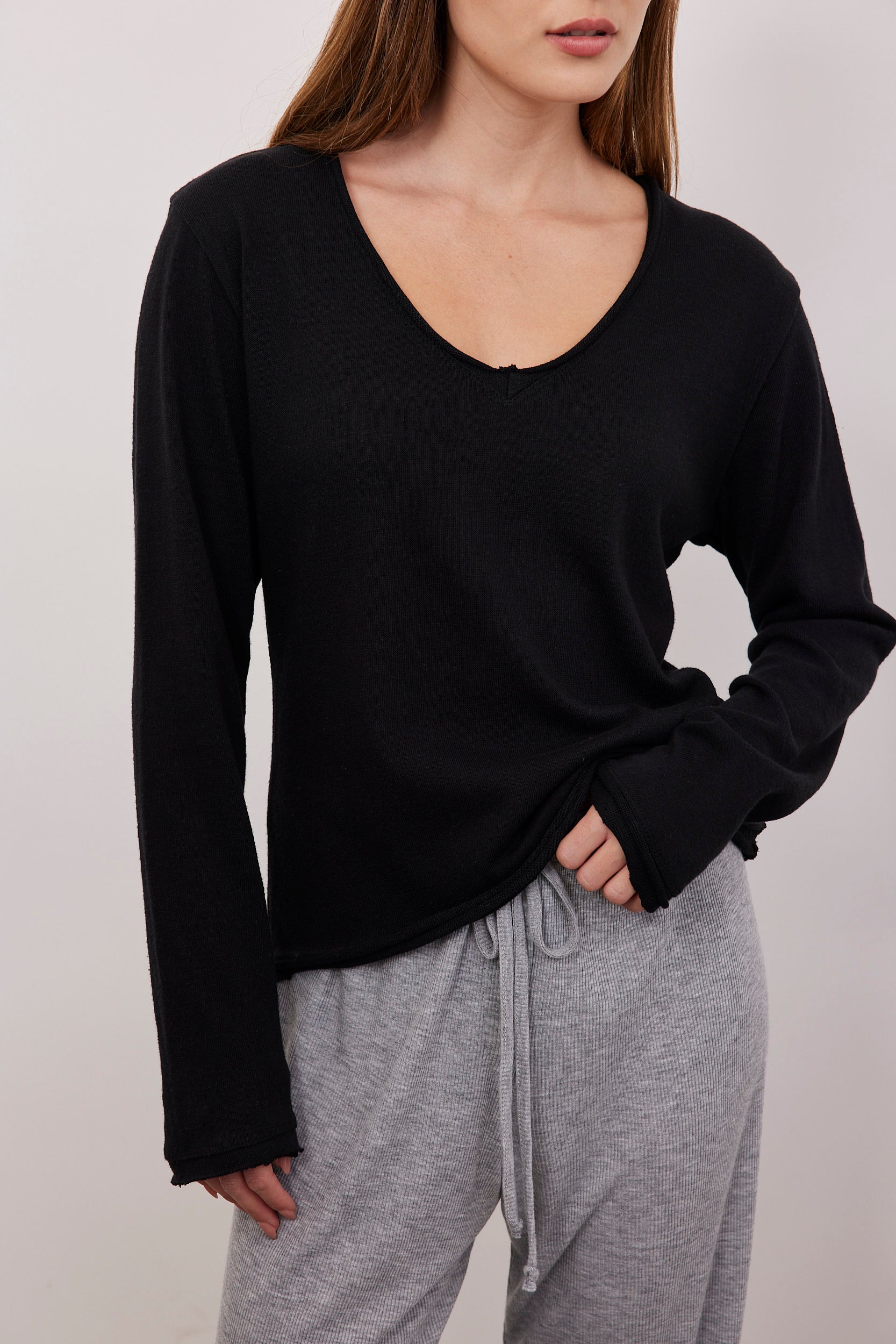 חולצה ארוכה בסיומת גזורה