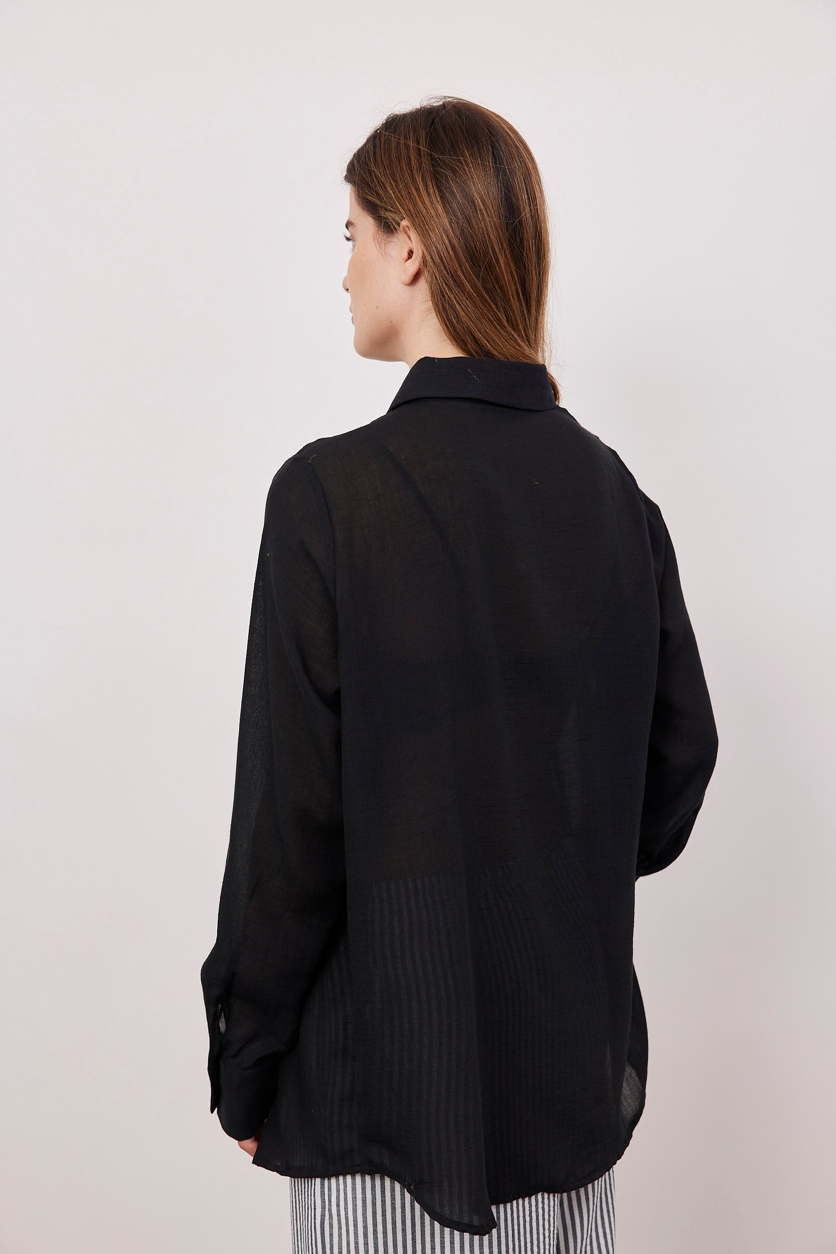 חולצה מכופתרת ארוכה בטקסטורה