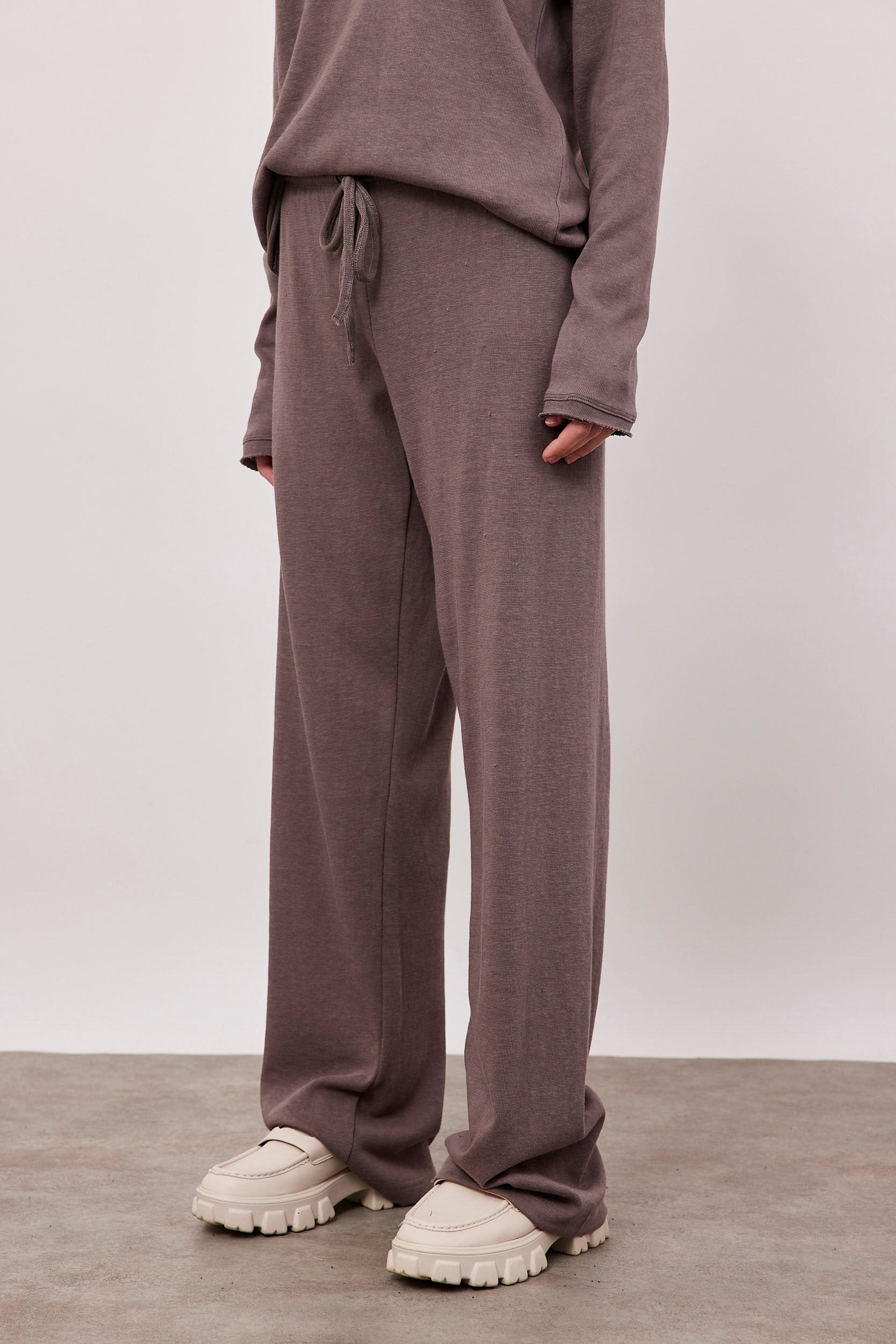 מכנסיים ארוכים במראה פשתן