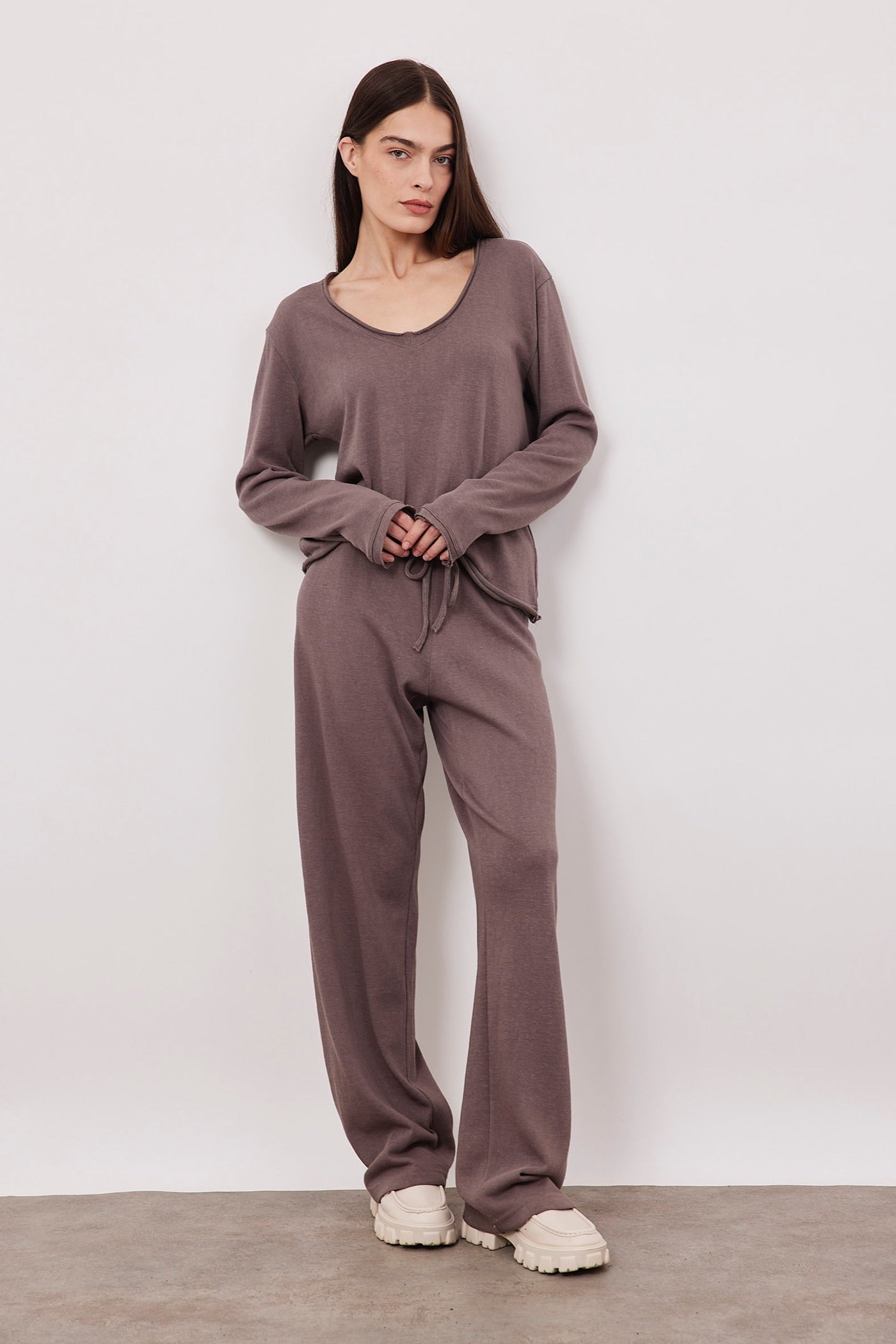 מכנסיים ארוכים במראה פשתן