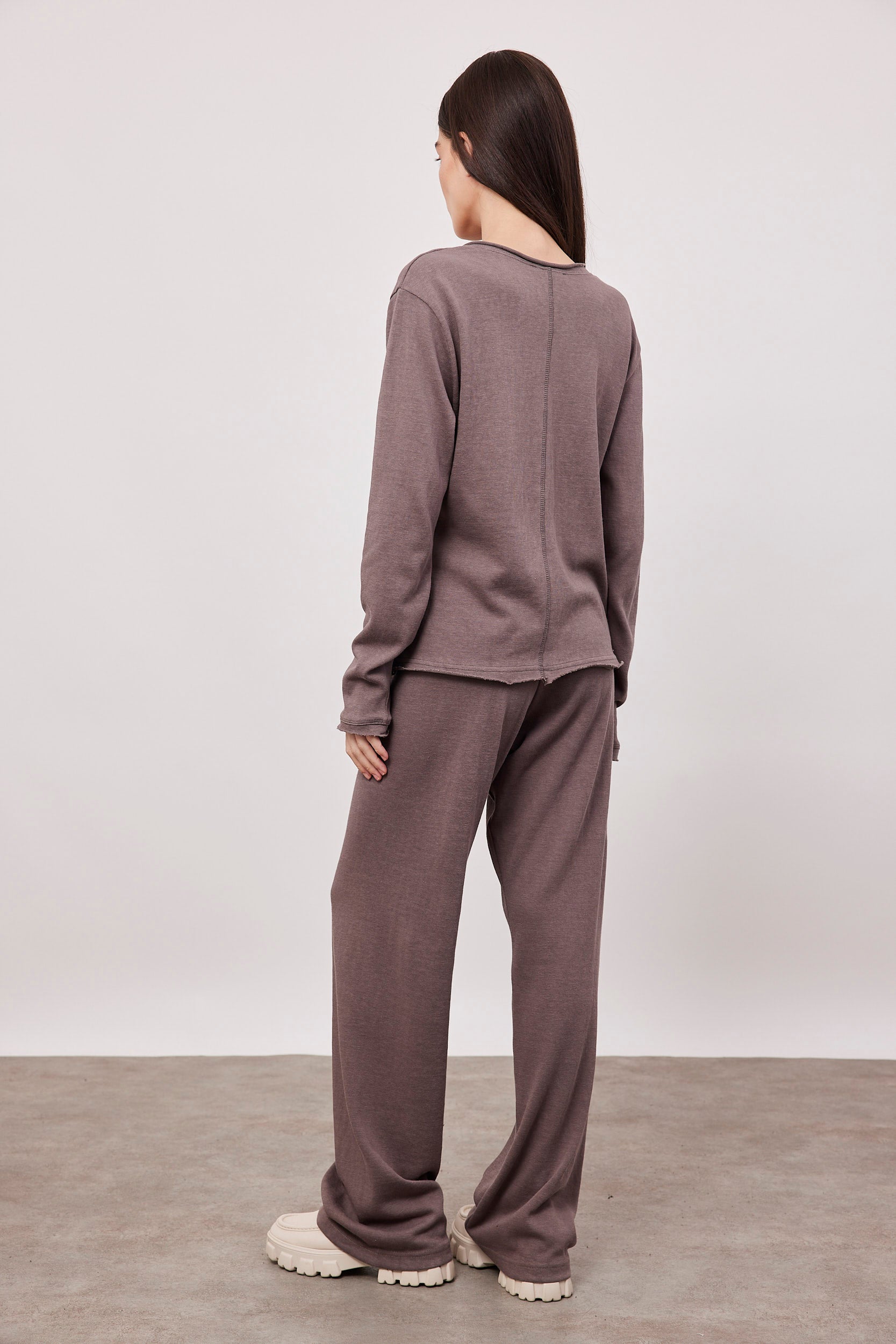 מכנסיים ארוכים במראה פשתן