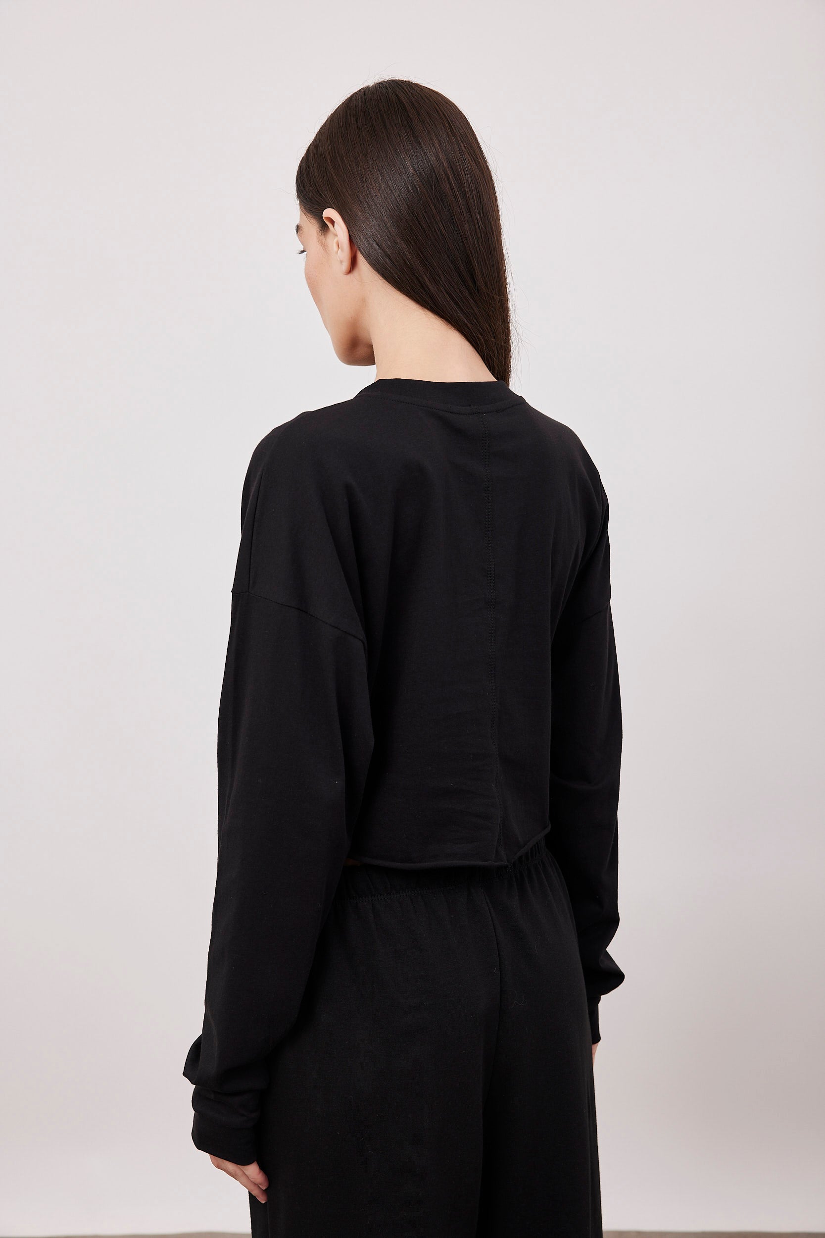 חולצת קרופ ארוכה בסיומת פרומה