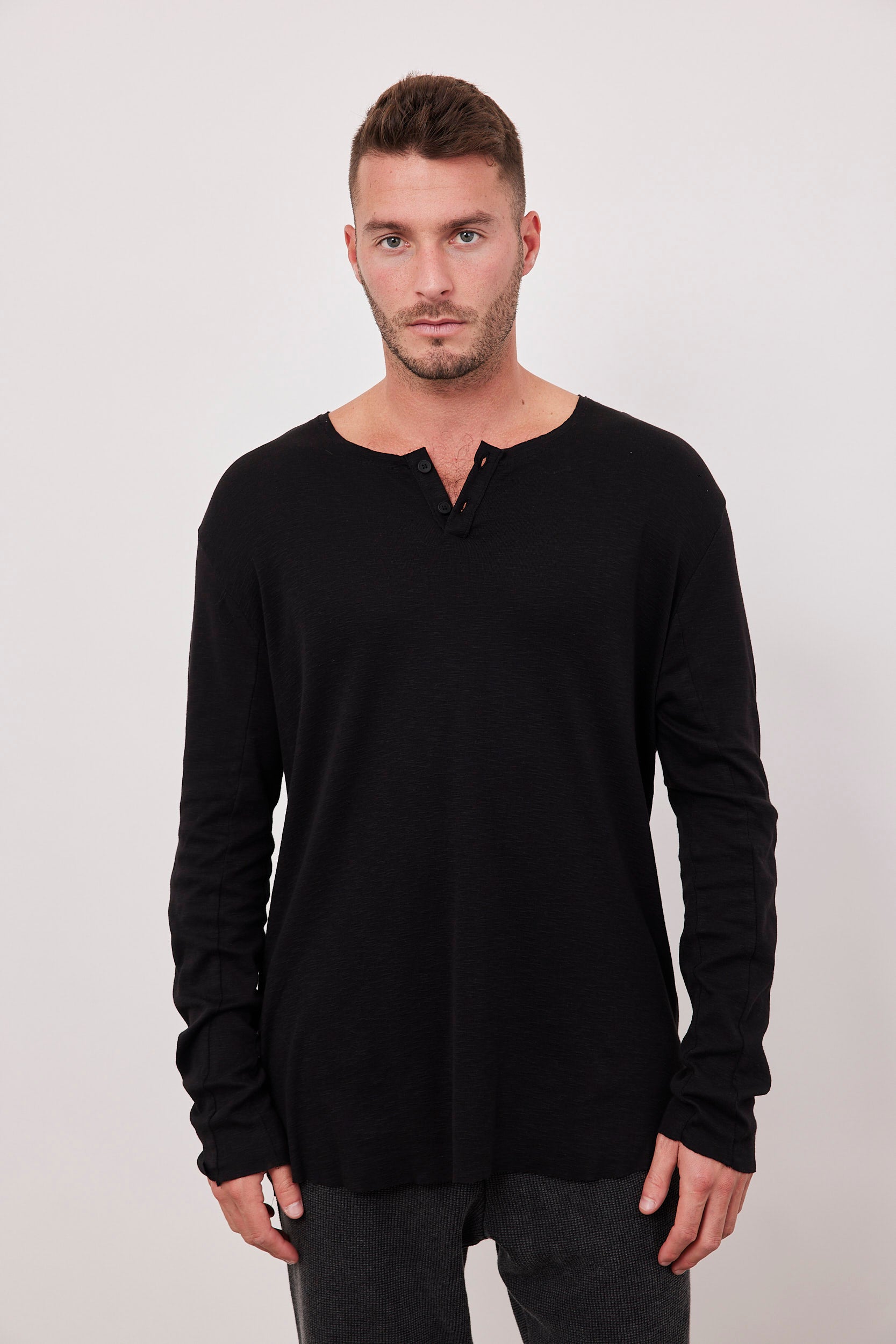 חולצה ארוכה בשילוב כפתורים