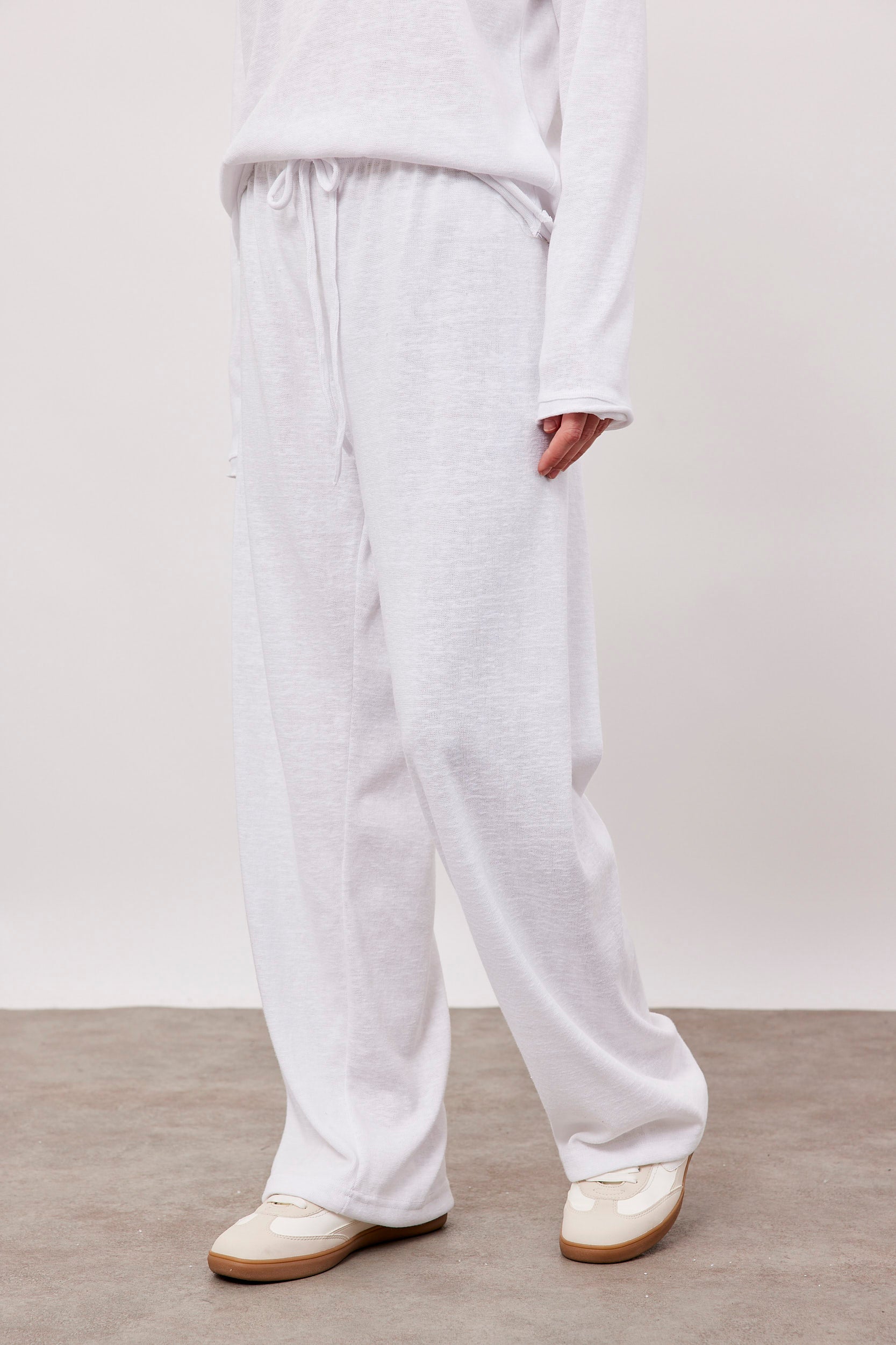 מכנסיים ארוכים במראה פשתן