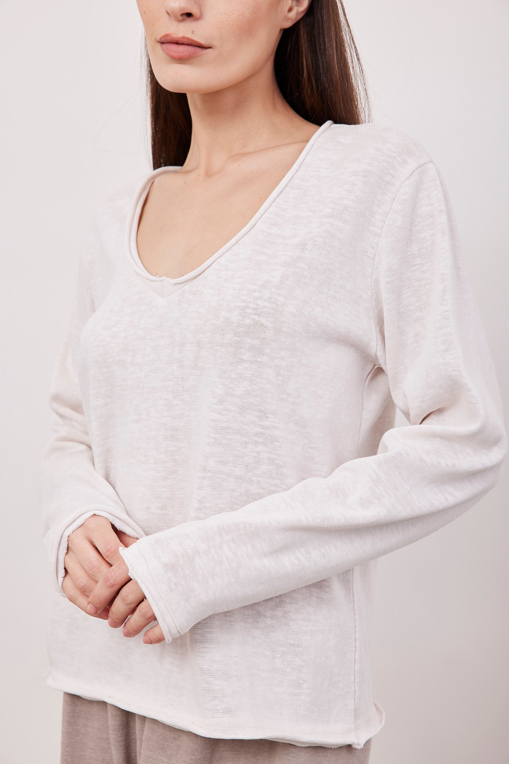 חולצה ארוכה בסיומת גזורה