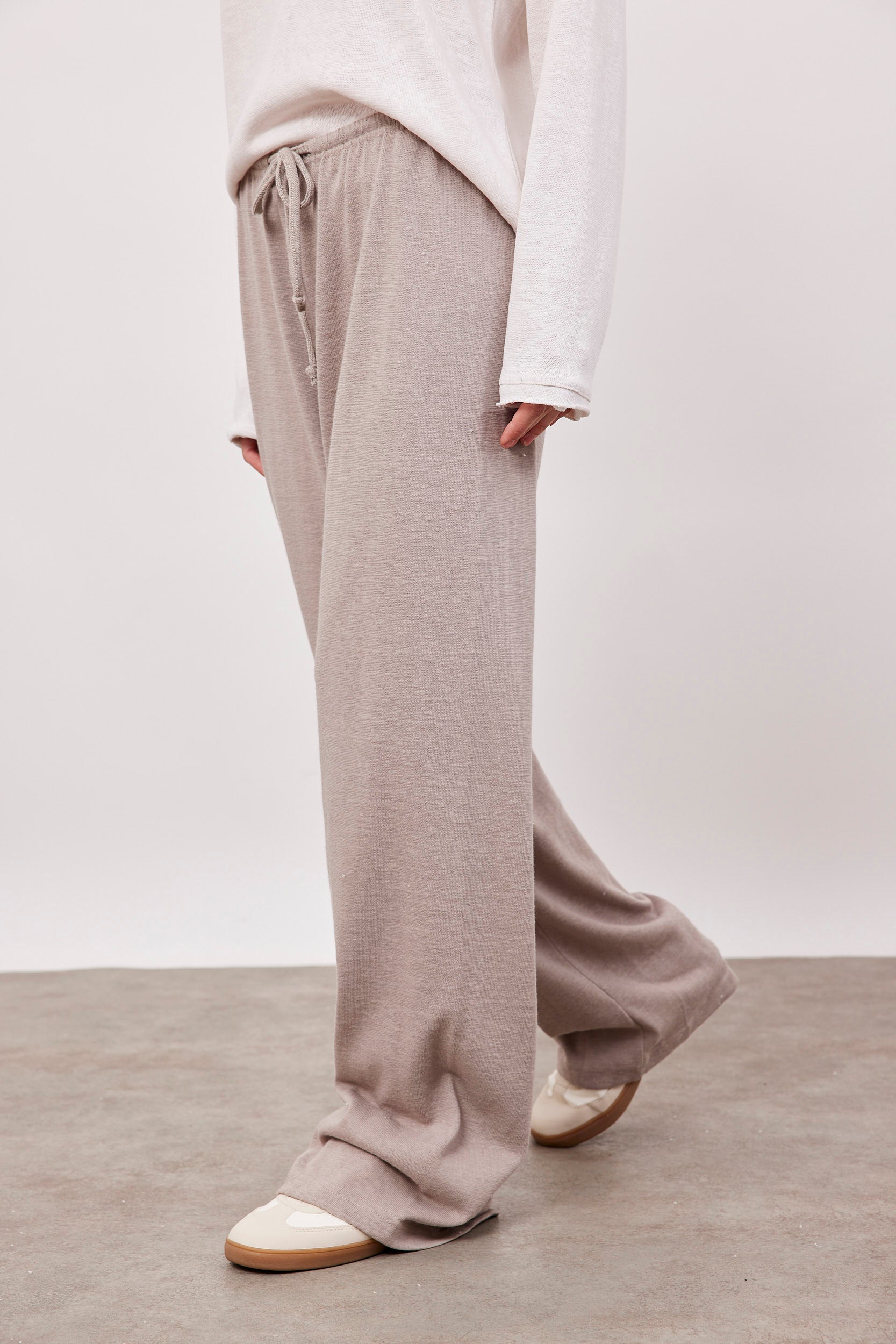 מכנסיים ארוכים במראה פשתן