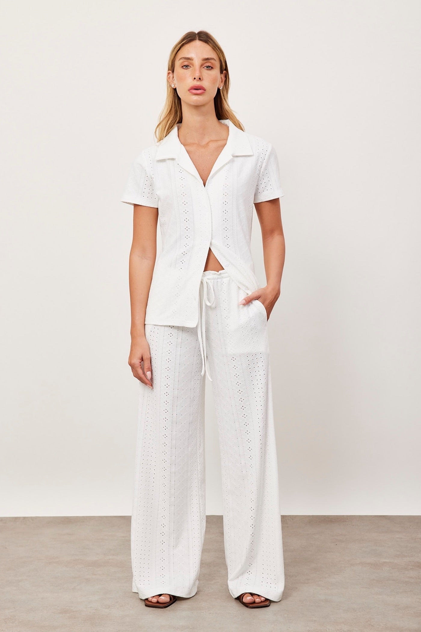 חולצה מכופתרת במראה תחרה