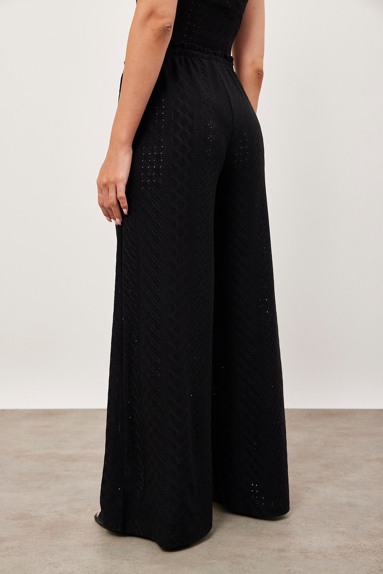 מכנסיים נשפכים במראה תחרה - ITAY BRANDS