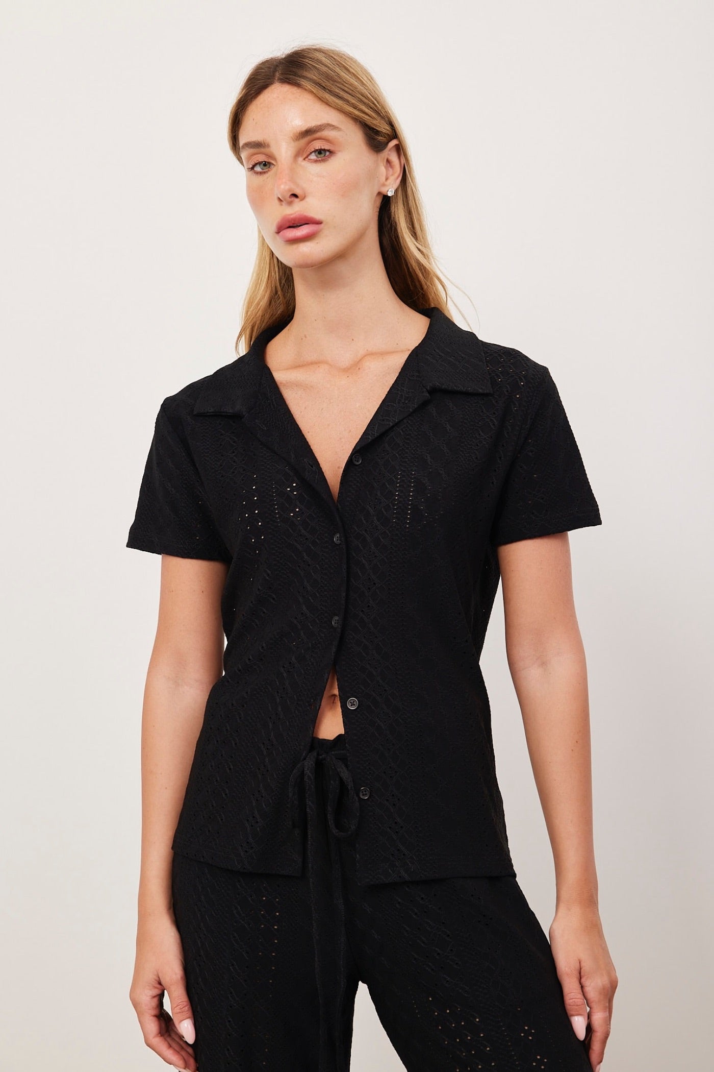 חולצה מכופתרת במראה תחרה