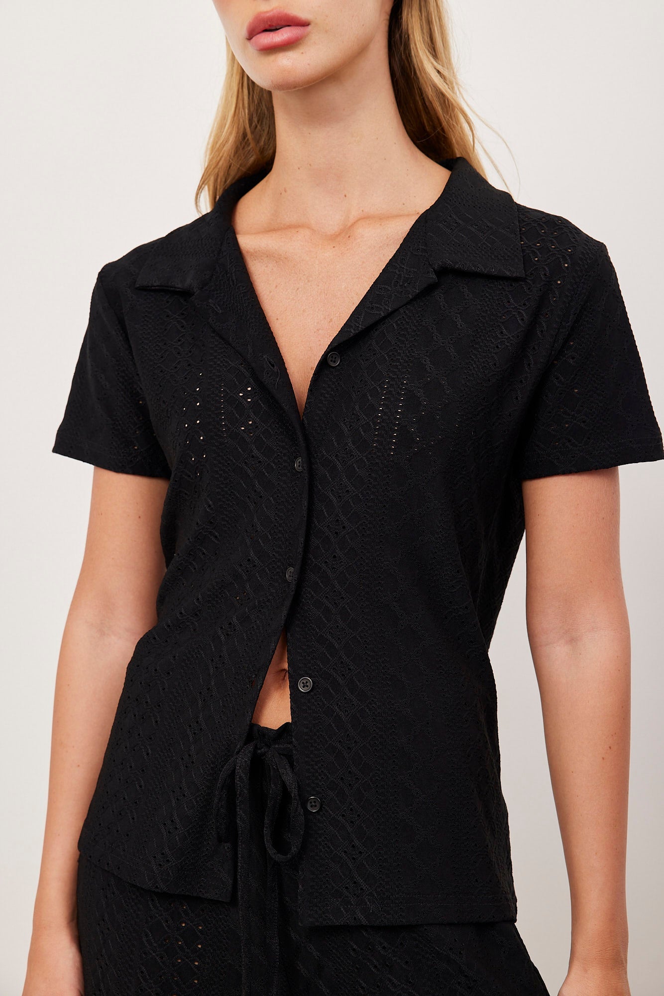 חולצה מכופתרת במראה תחרה