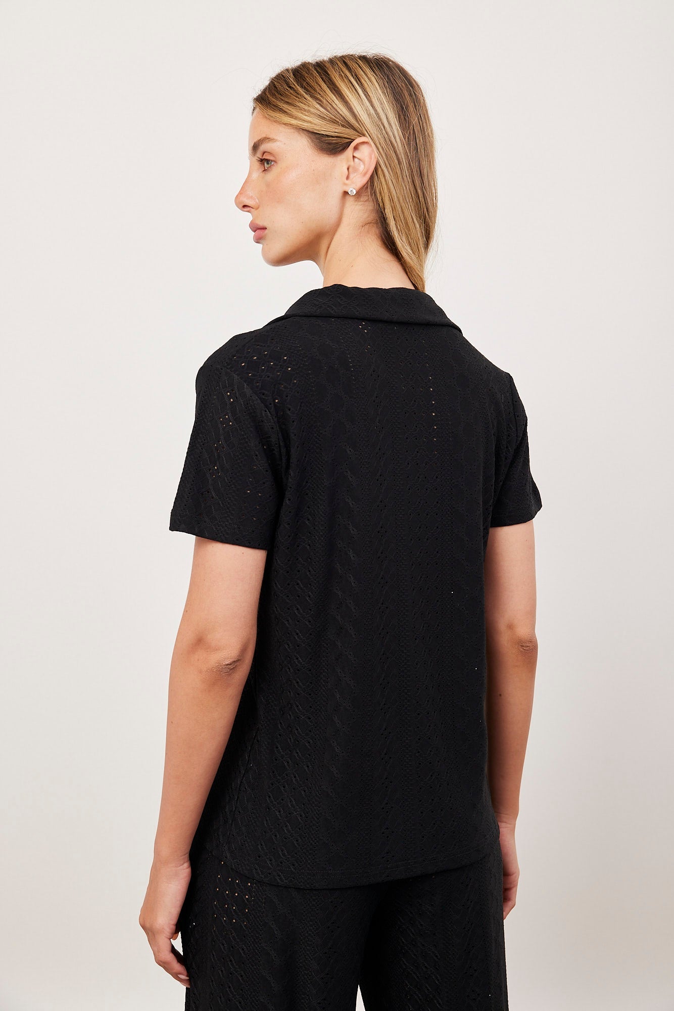 חולצה מכופתרת במראה תחרה