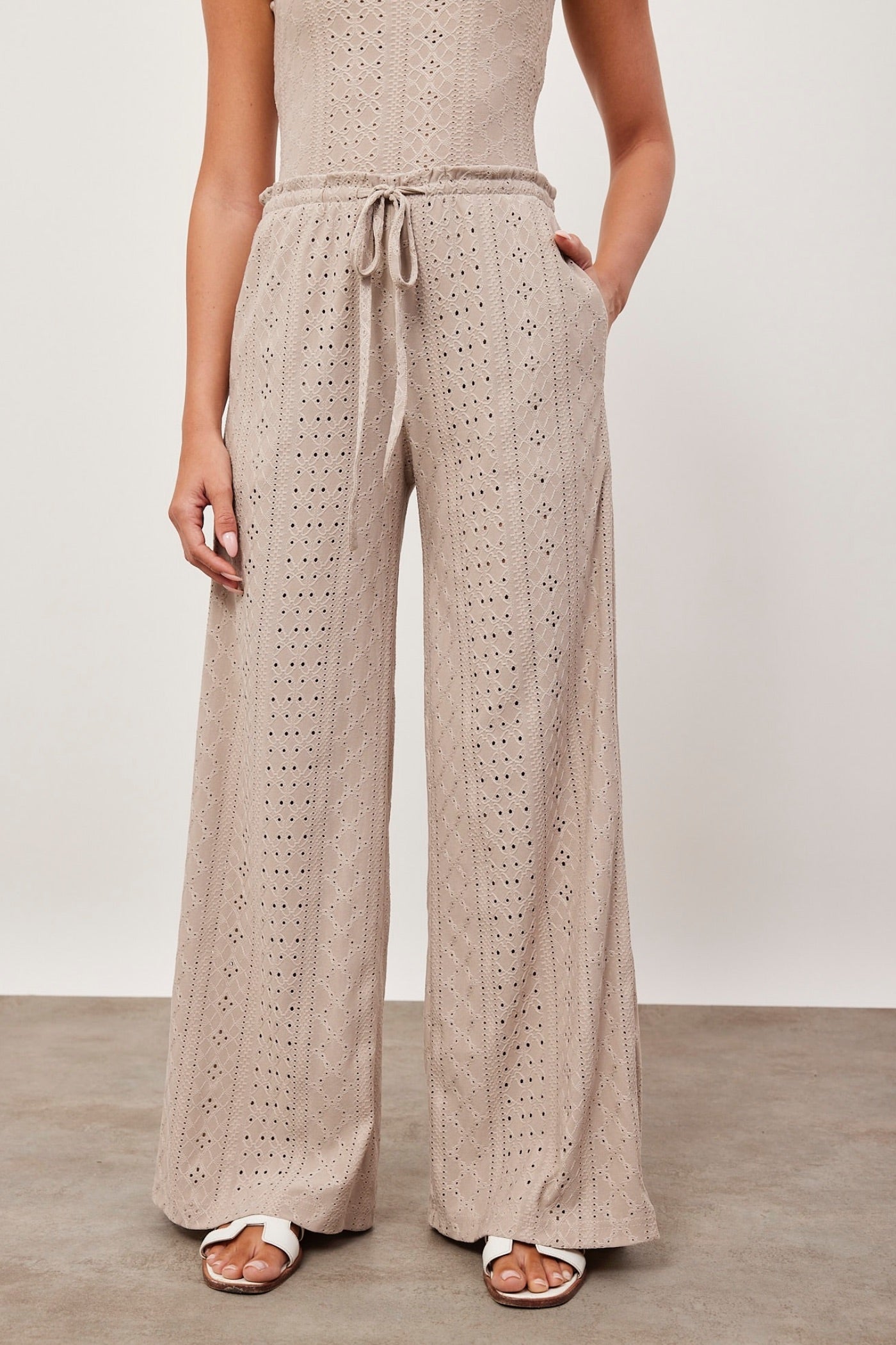 מכנסיים נשפכים במראה תחרה - ITAY BRANDS