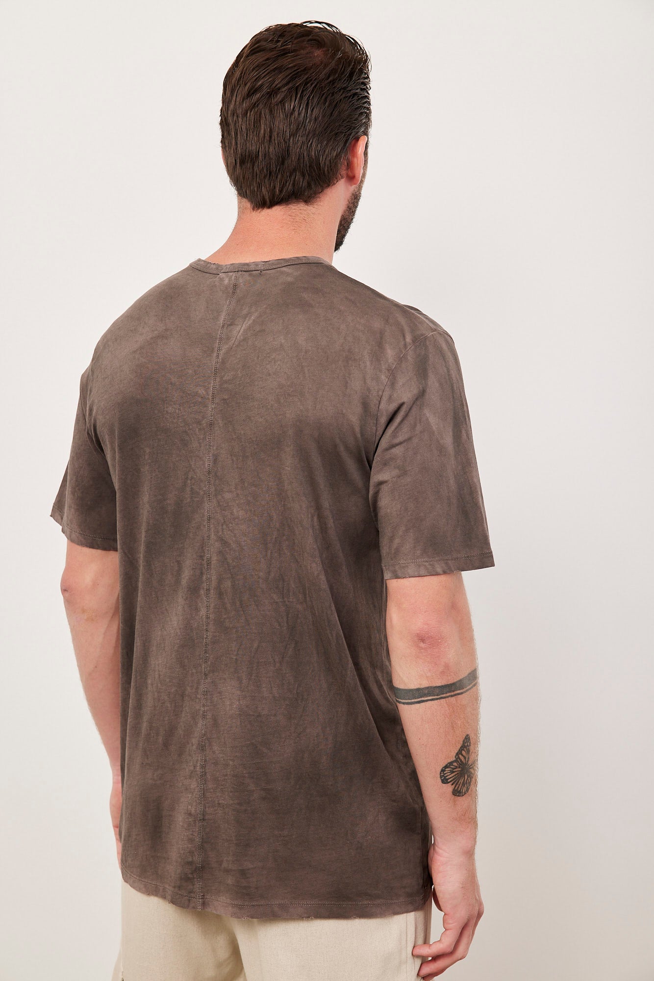 חולצת ווש קצרה במפתח וי