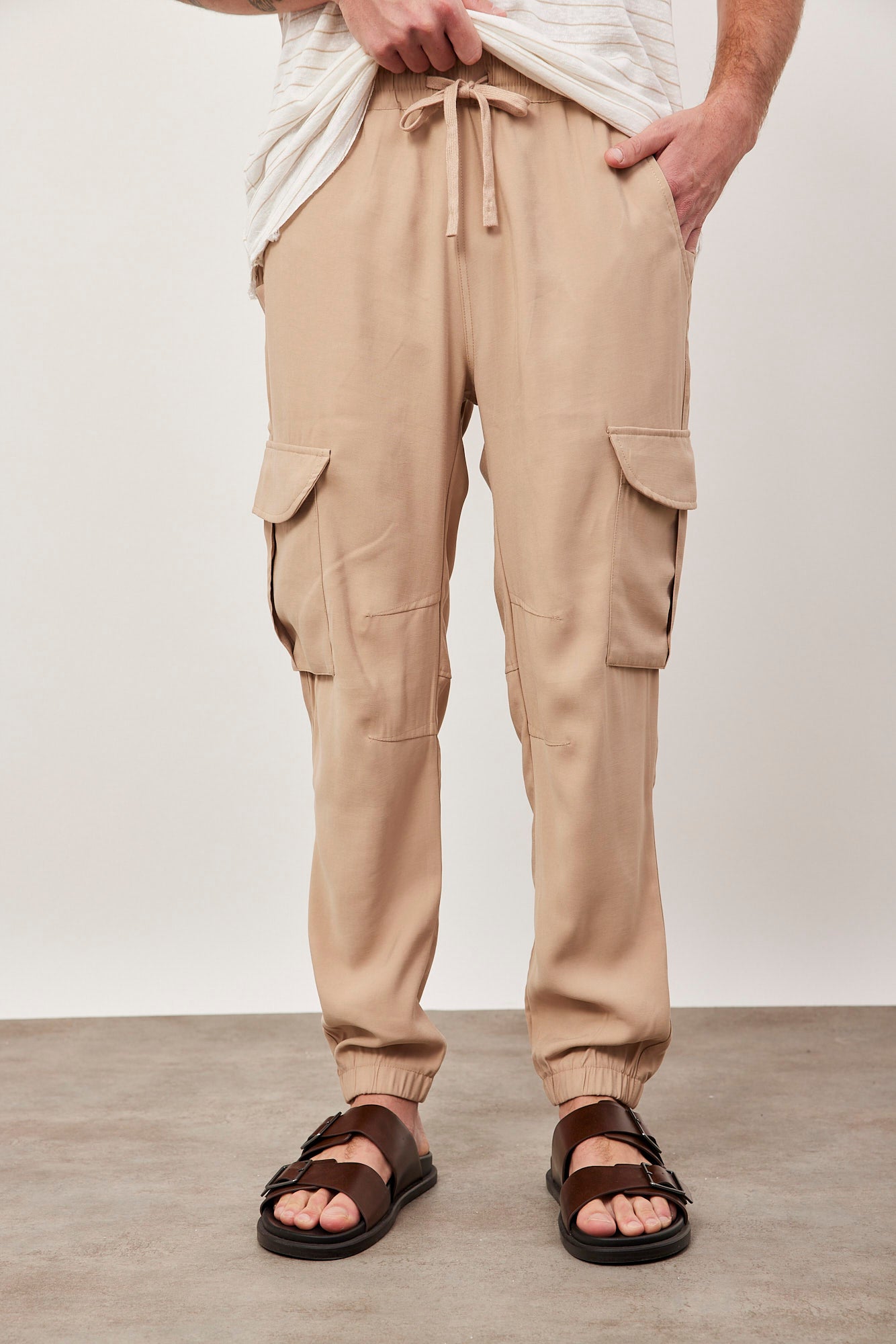 מכנסי טרנינג במראה דגמ"ח סיומת גומי - ITAY BRANDS