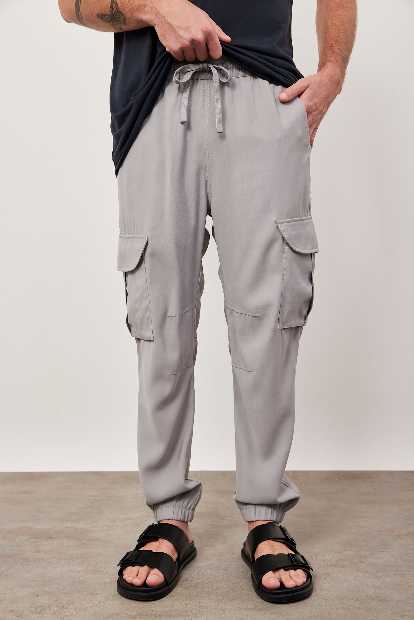 מכנסי טרנינג במראה דגמ"ח סיומת גומי - ITAY BRANDS