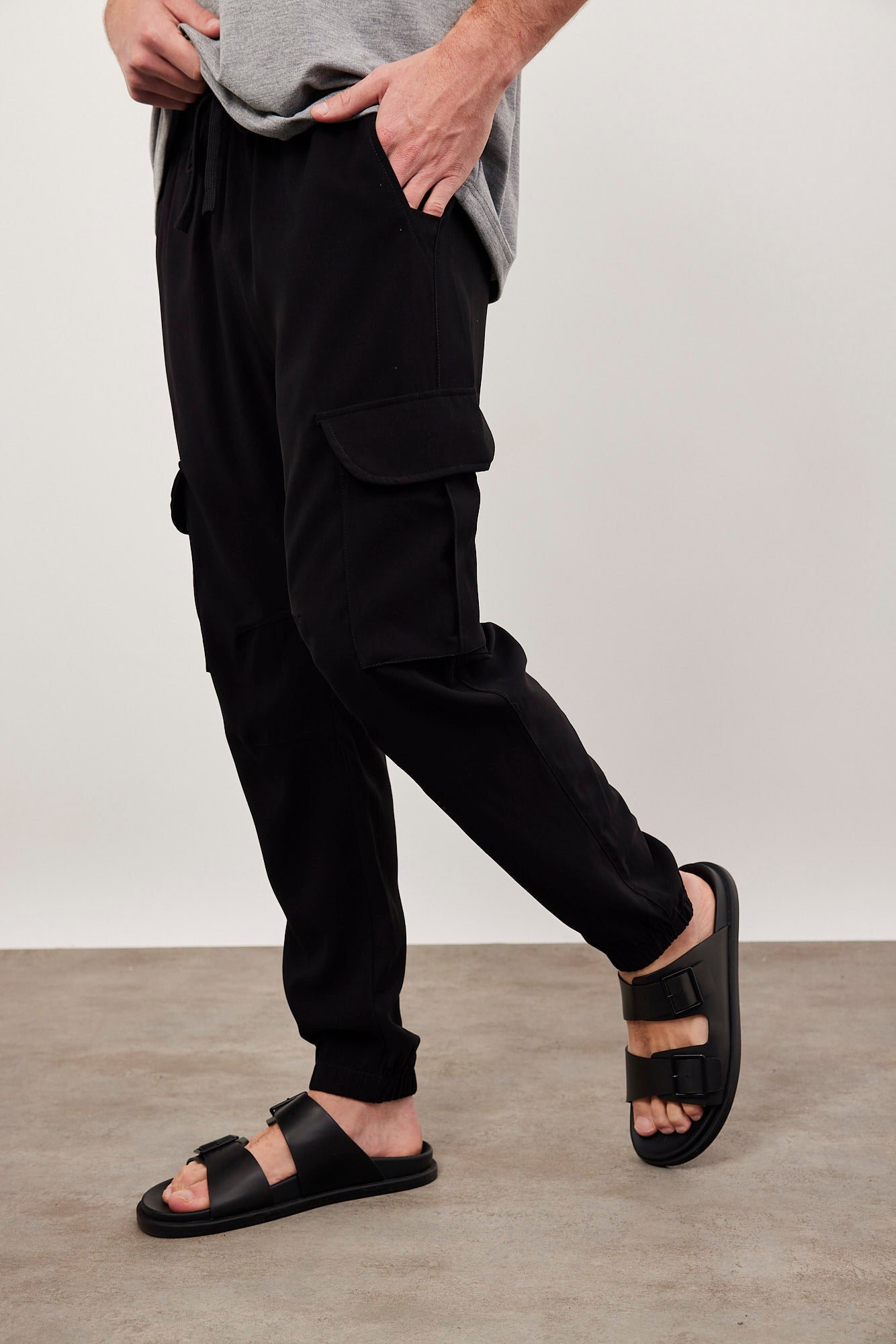 מכנסי טרנינג במראה דגמ"ח סיומת גומי - ITAY BRANDS