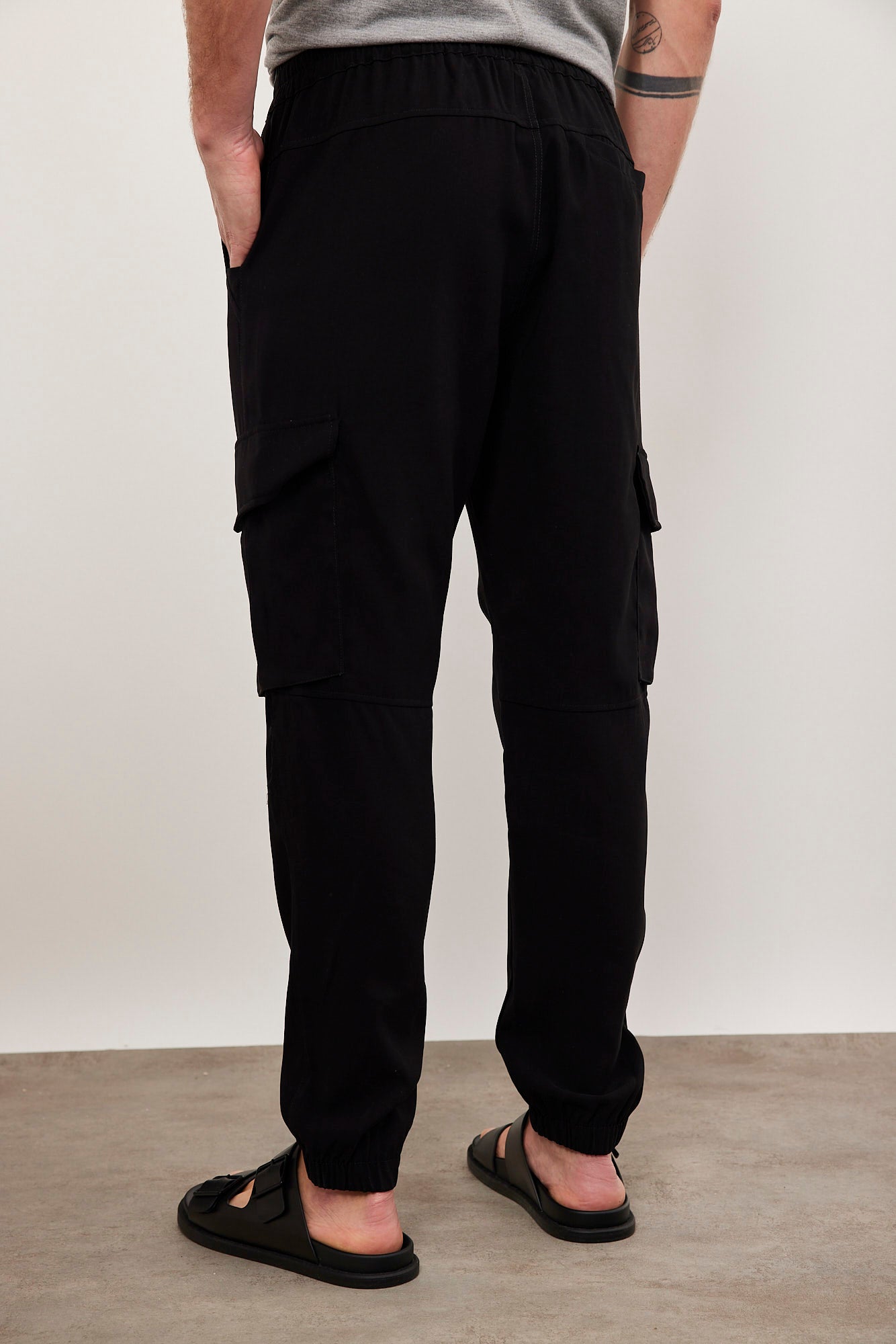 מכנסי טרנינג במראה דגמ"ח סיומת גומי - ITAY BRANDS