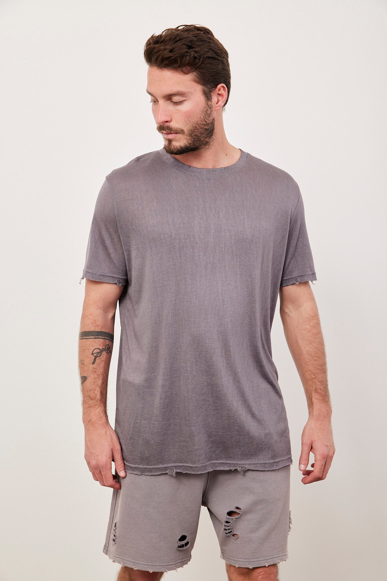 מכנסי טרנינג קצרים בשילוב קרעים - ITAY BRANDS