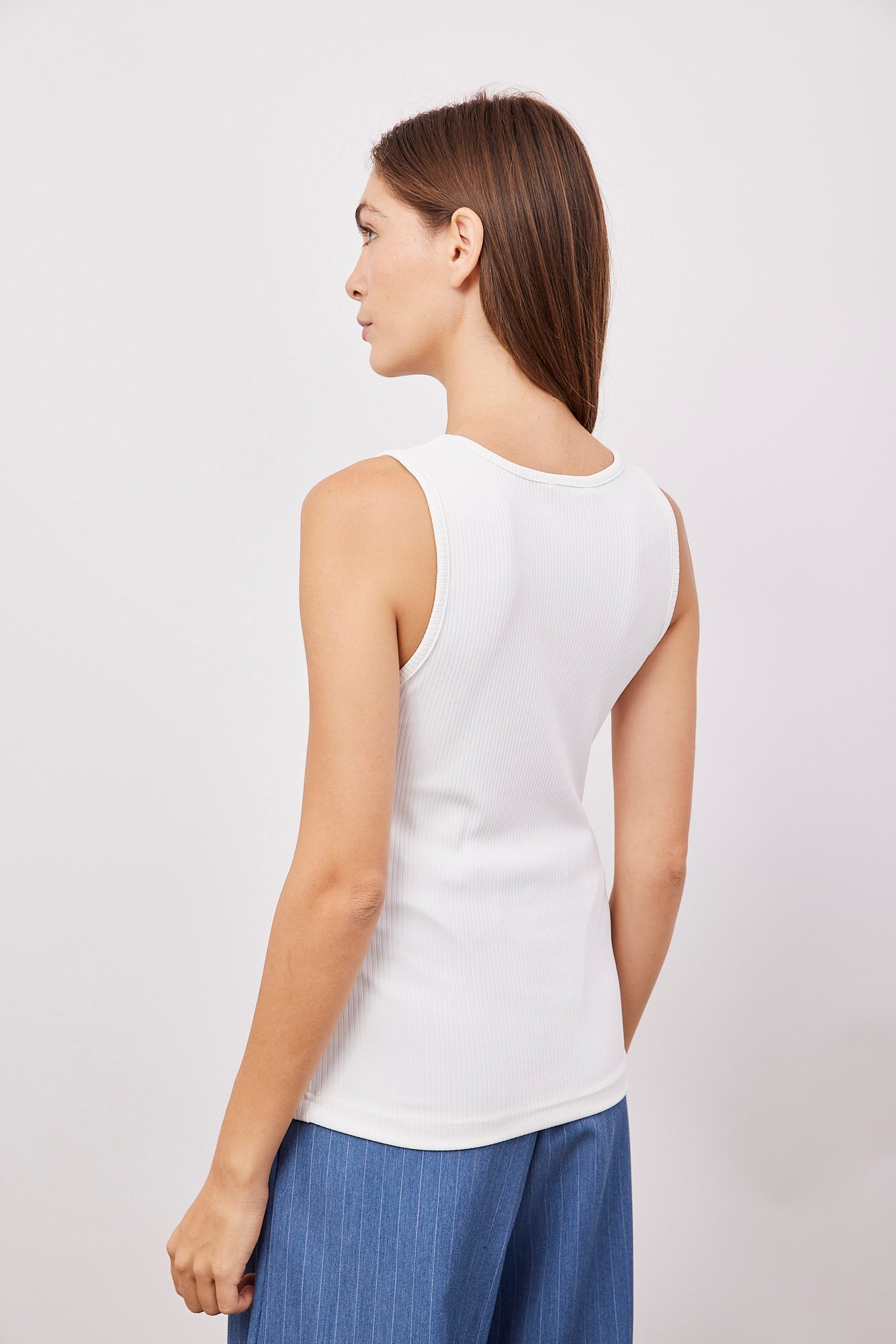 גופיה עם פתחים מבד מחטב - ITAY BRANDS