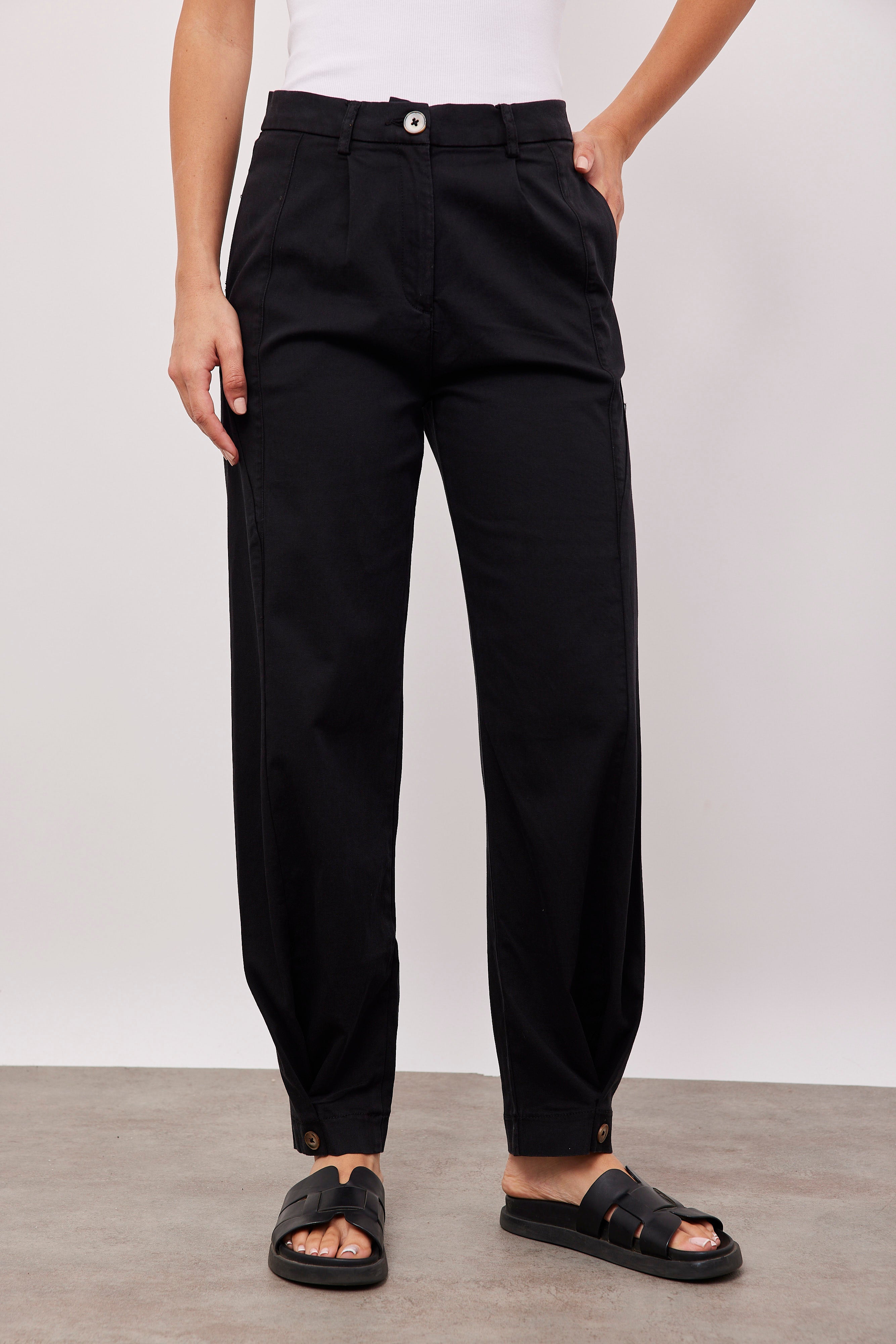 מכנסיים מחויטים בסיומת כפתור - ITAY BRANDS