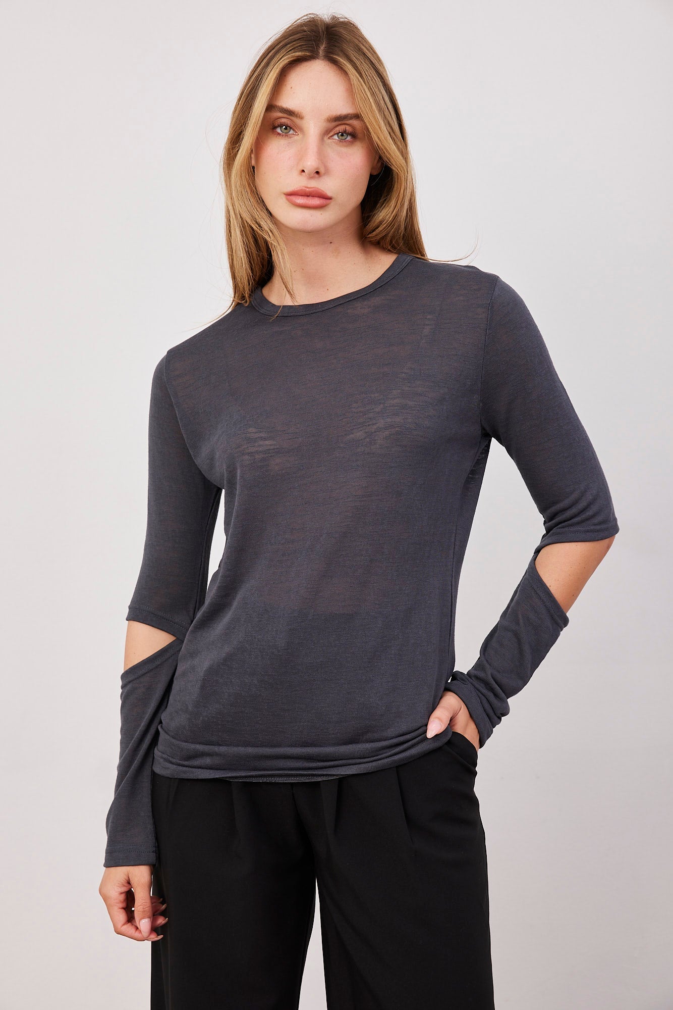 חולצה ארוכה עם פתחים בשרוול - ITAY BRANDS