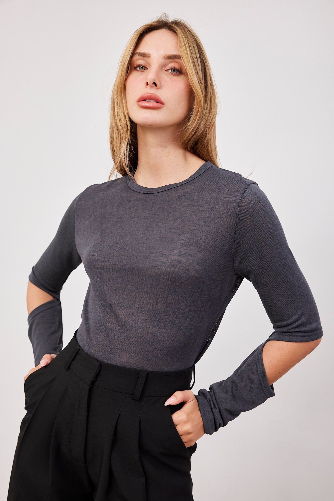 חולצה ארוכה עם פתחים בשרוול - ITAY BRANDS