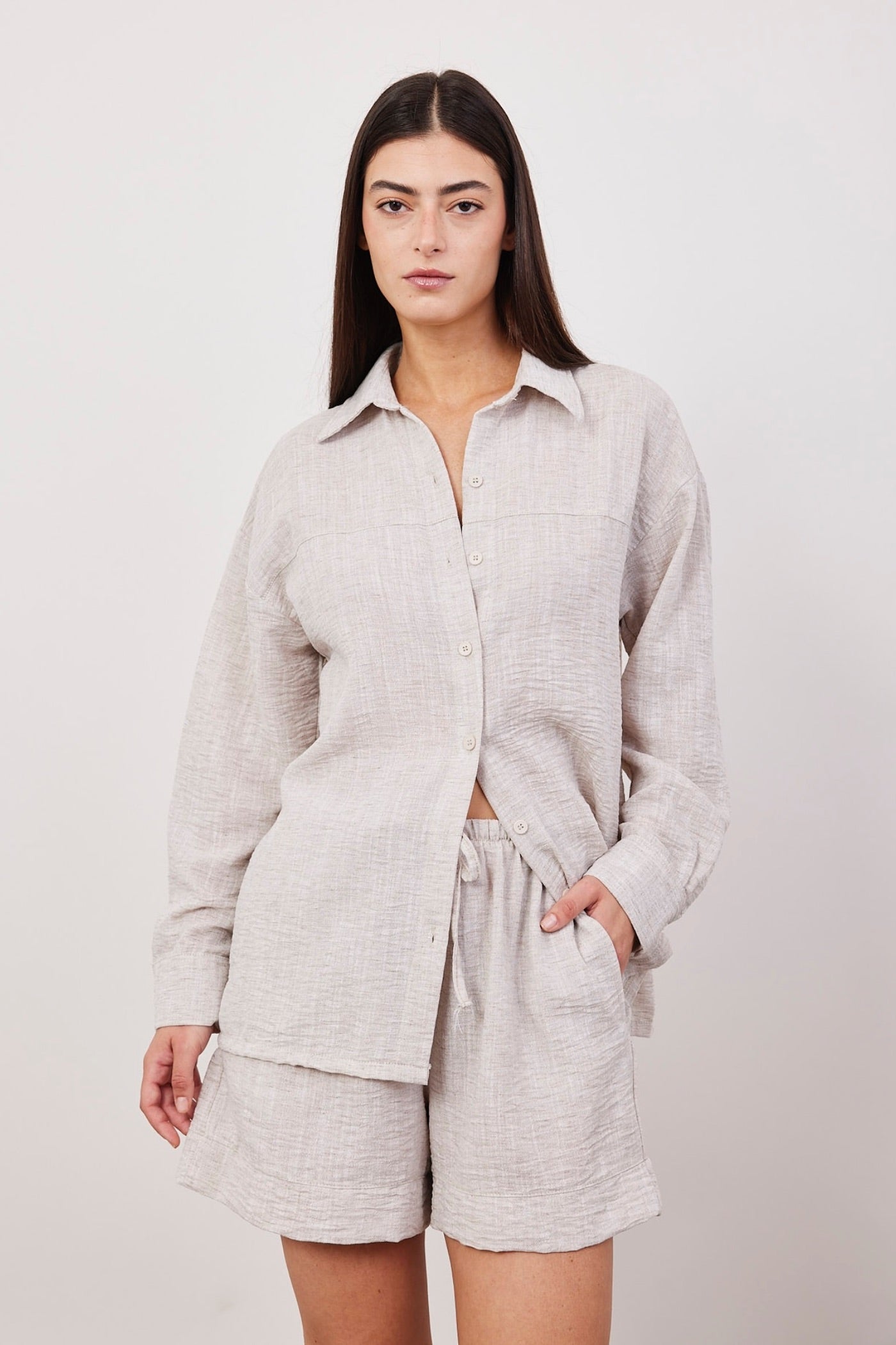 חליפה קצרה בטקסטורה במראה פשתן - ITAY BRANDS