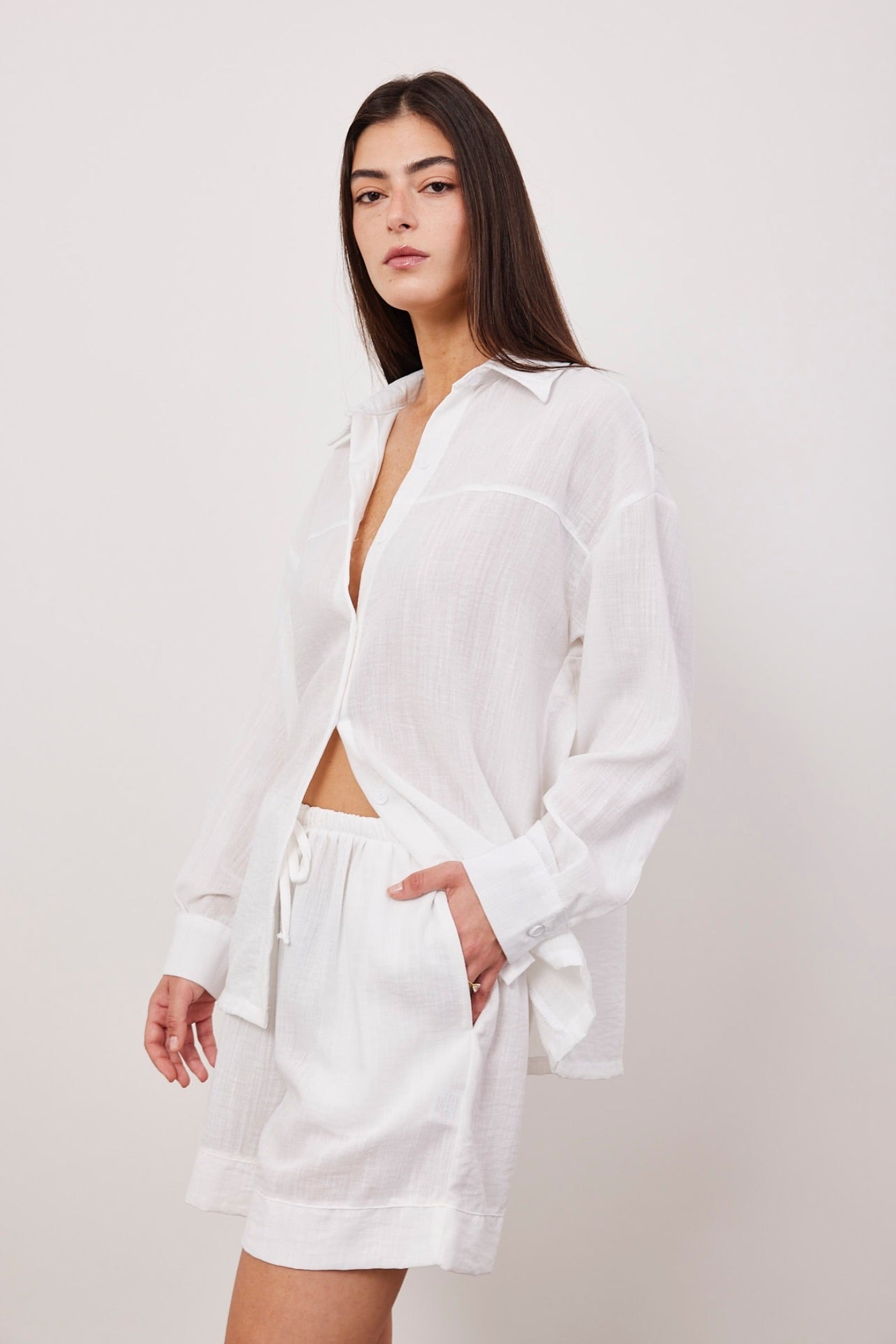 חליפה קצרה בטקסטורה במראה פשתן - ITAY BRANDS