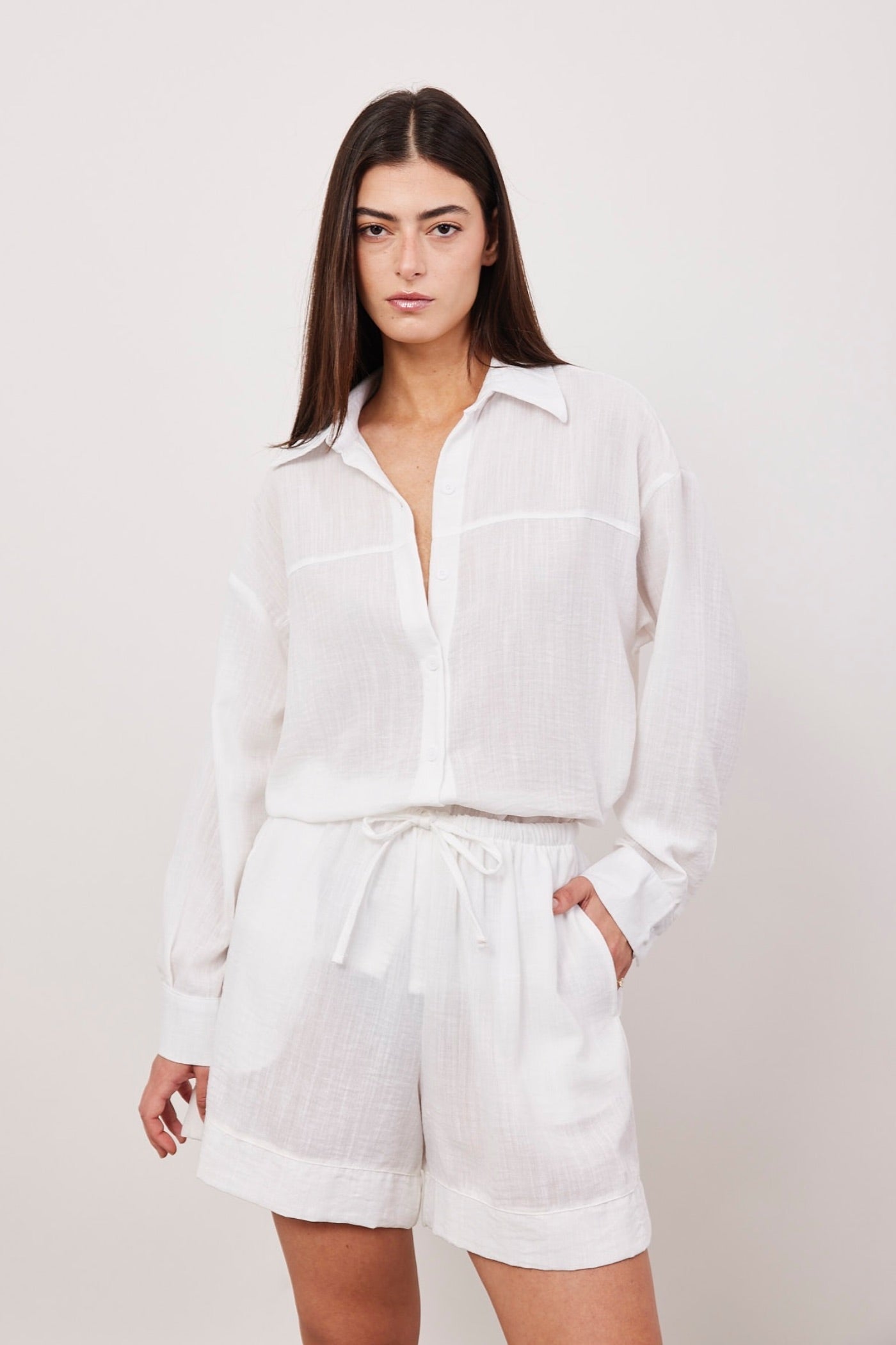 חליפה קצרה בטקסטורה במראה פשתן - ITAY BRANDS