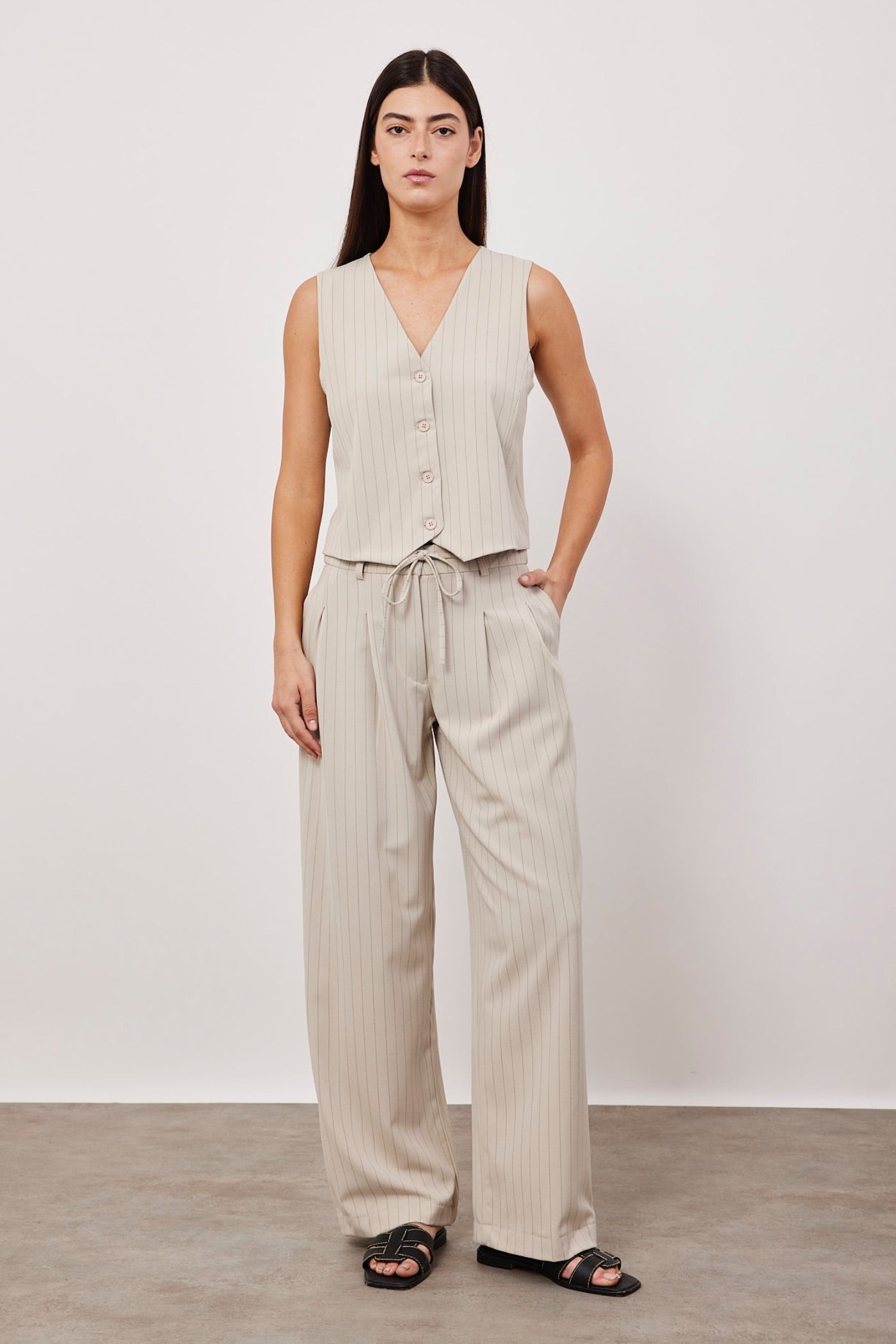 מכנסיים מחויטים עם קשירה בהדפס פסים - ITAY BRANDS