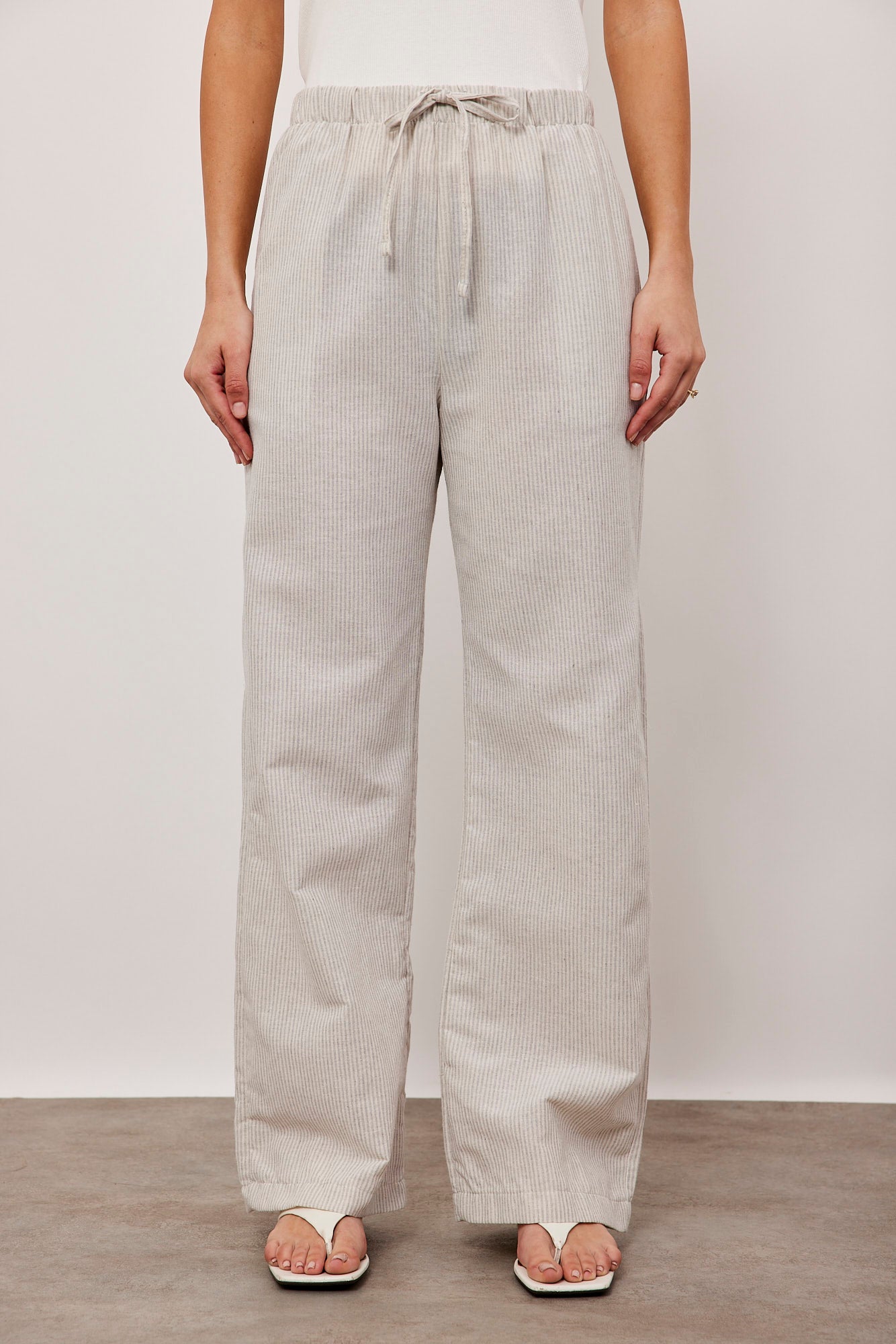 מכנסי פסים ארוכים במראה פשתן - ITAY BRANDS