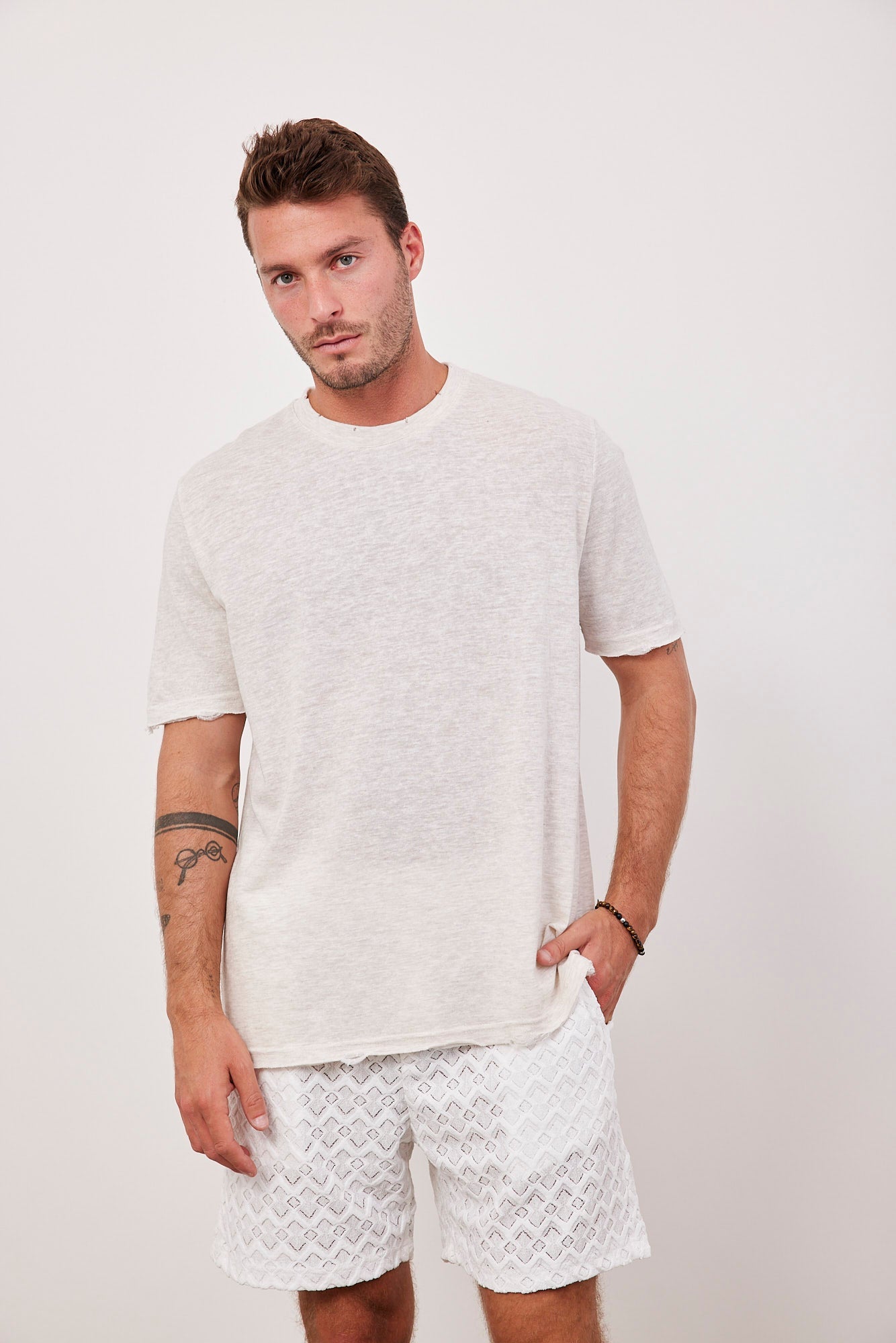 טי-שרט קרעים במראה פשתן - ITAY BRANDS