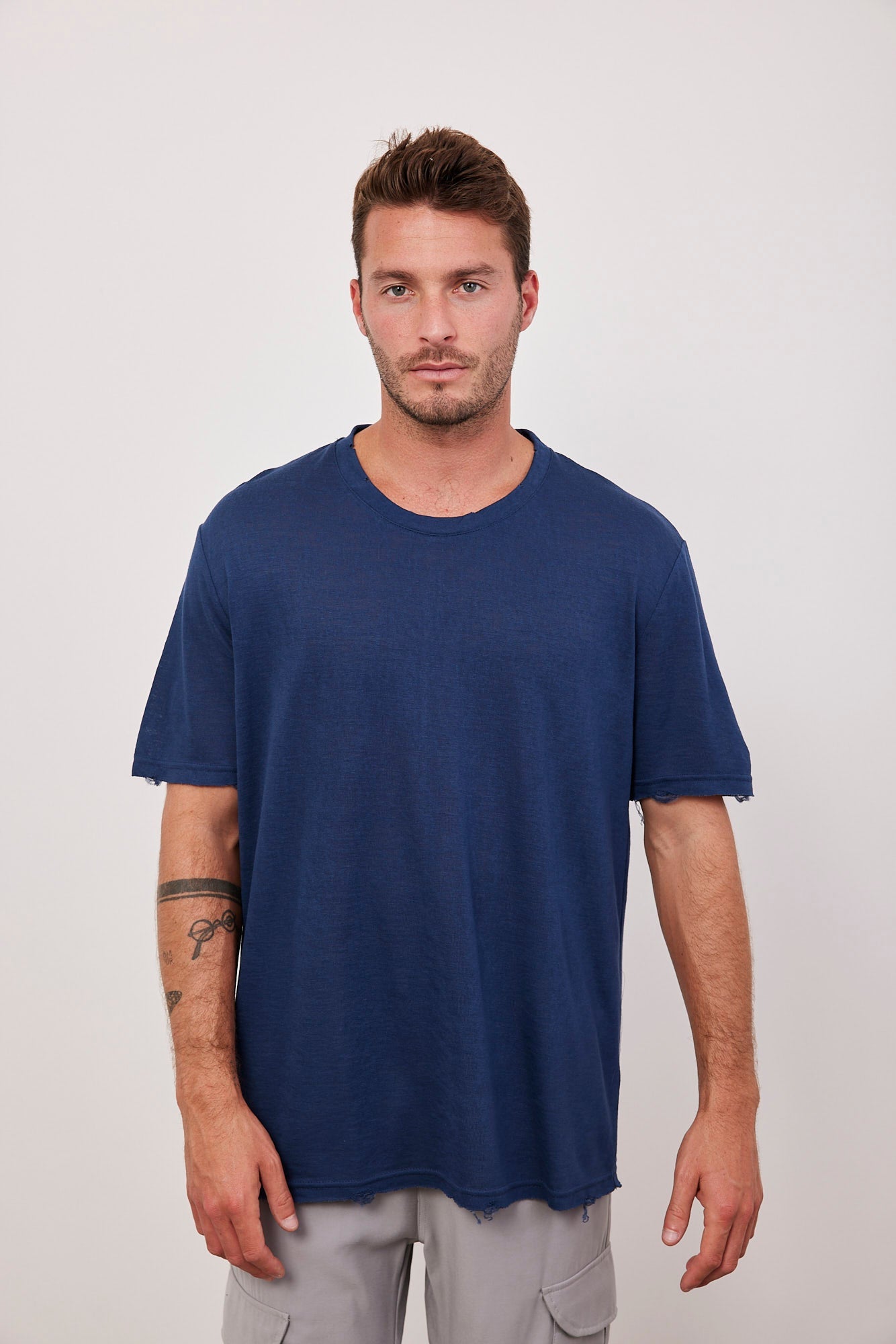 טי-שרט קרעים במראה פשתן - ITAY BRANDS