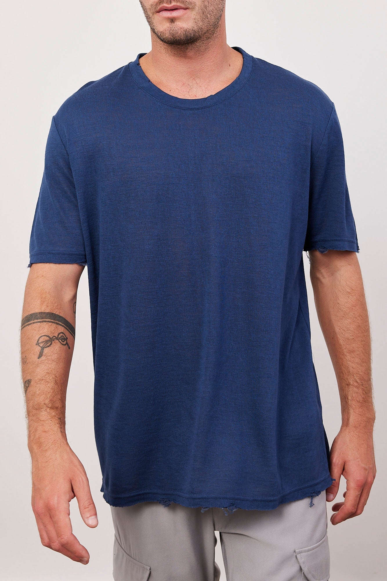 טי-שרט קרעים במראה פשתן - ITAY BRANDS