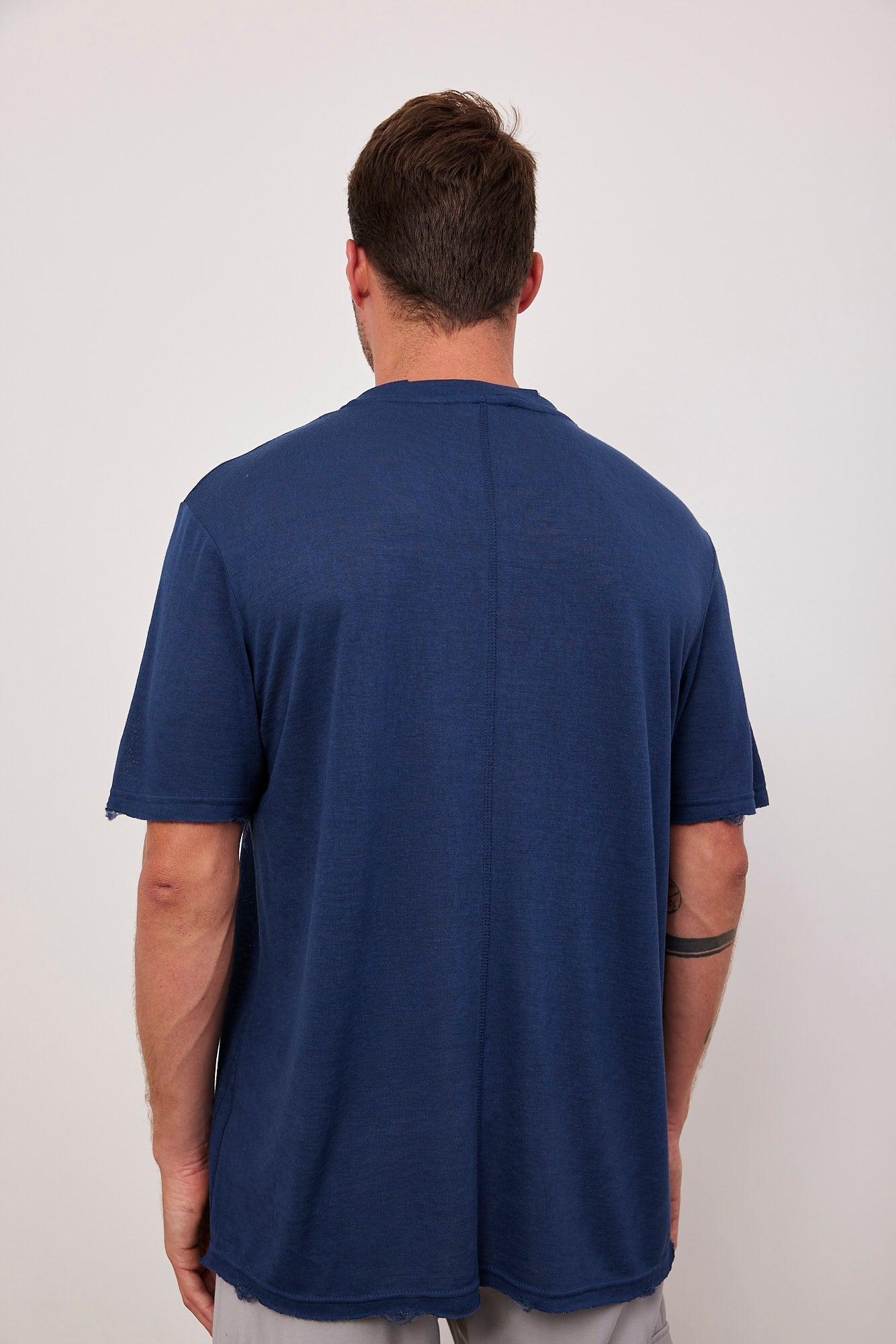 טי-שרט קרעים במראה פשתן - ITAY BRANDS