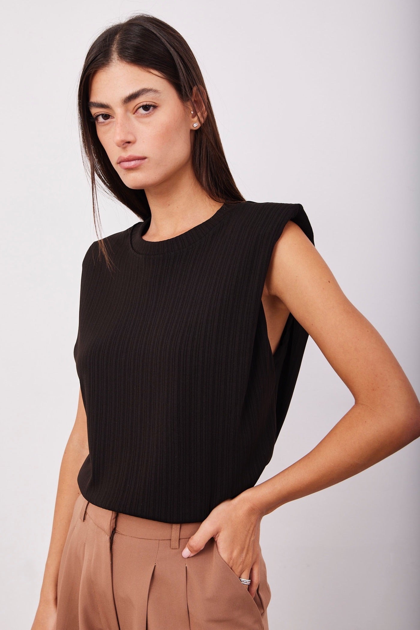 חולצה בטקסטורת פסים עם כריות בכתפיים - ITAY BRANDS