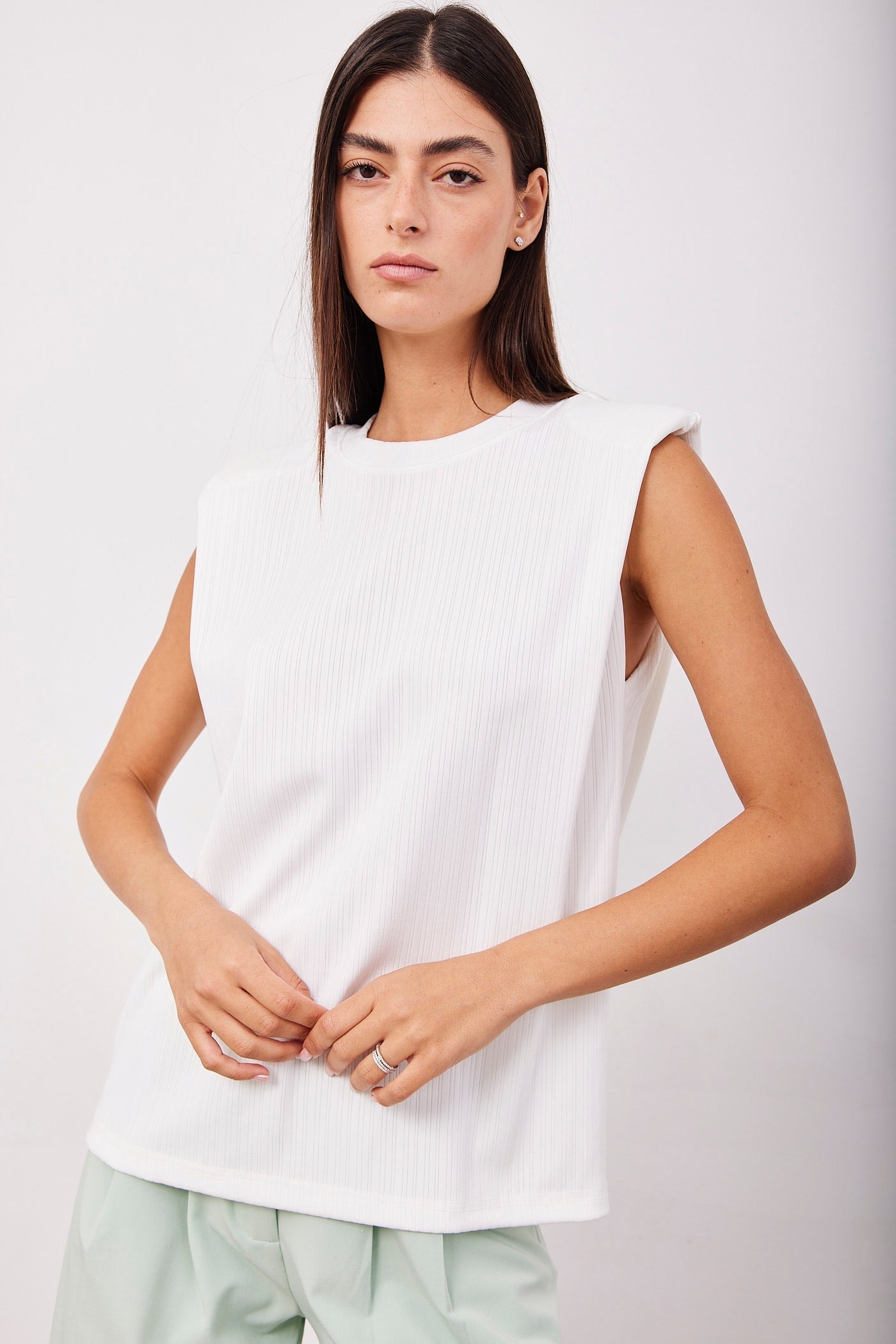 חולצה בטקסטורת פסים עם כריות בכתפיים - ITAY BRANDS