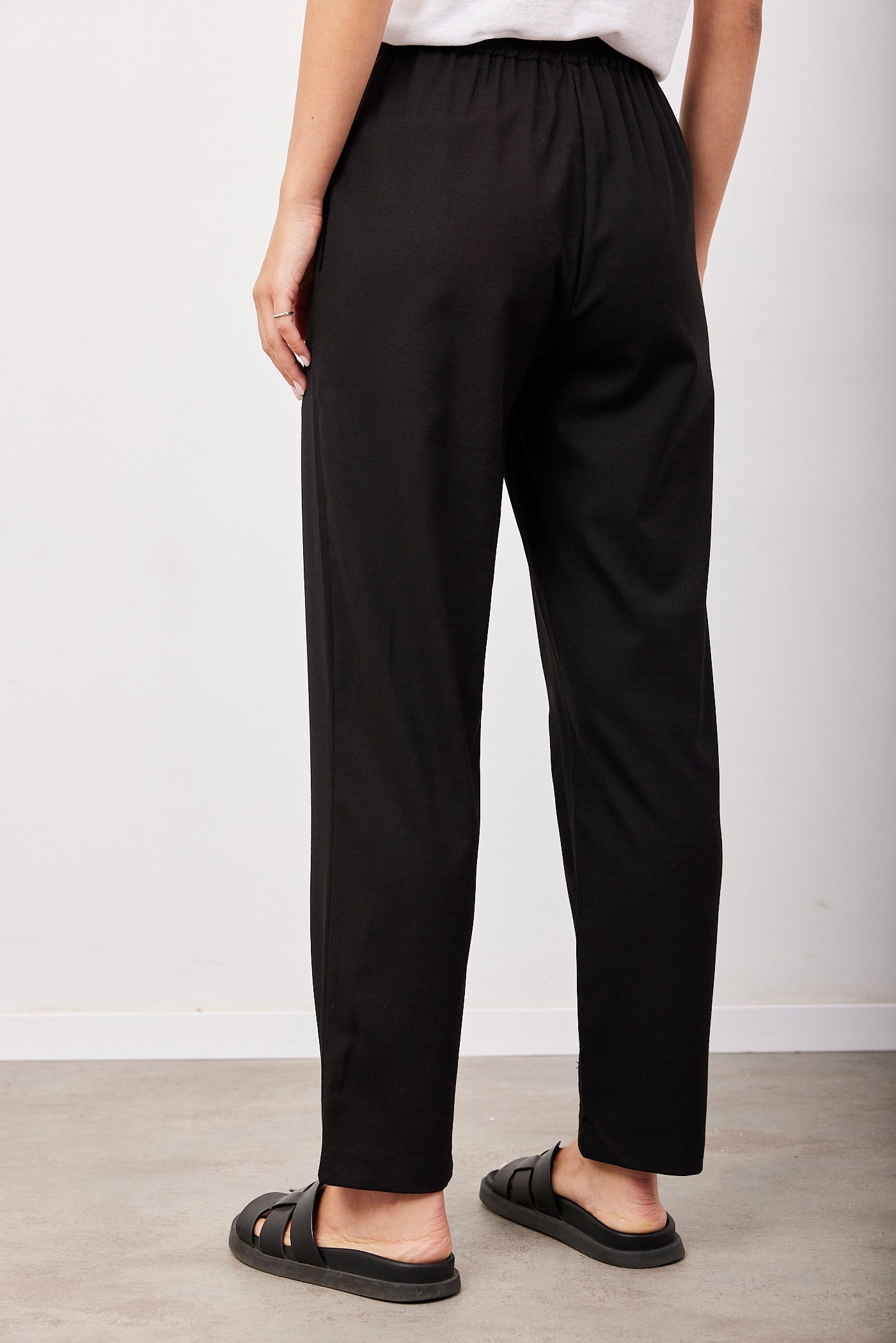 מכנסיים מחויטים עם גומי במותן - ITAY BRANDS