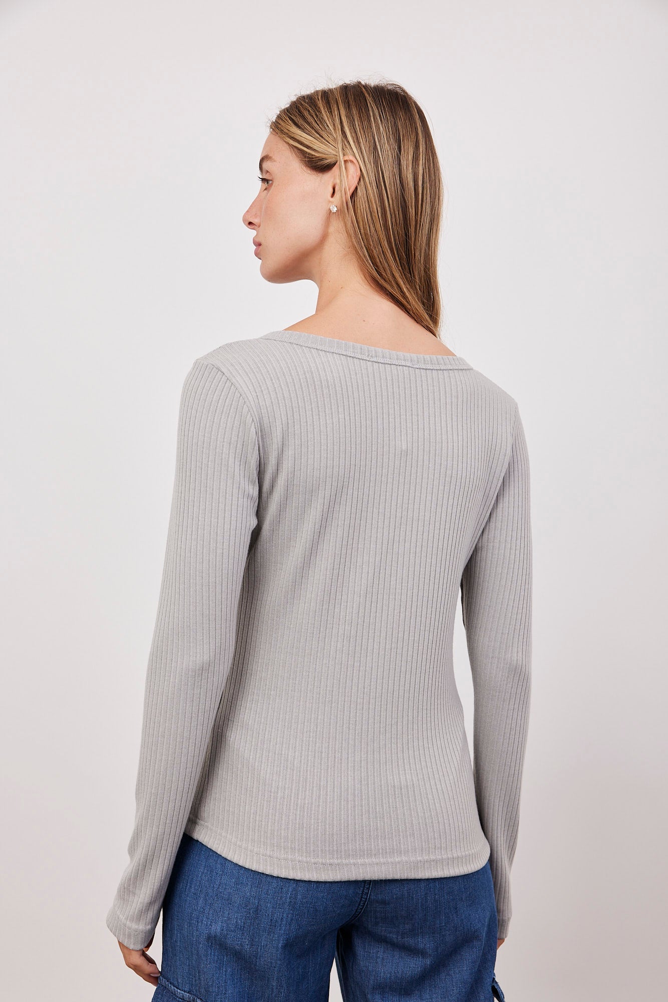 חולצה עם פתח וי בטקסטורת פסים - ITAY BRANDS