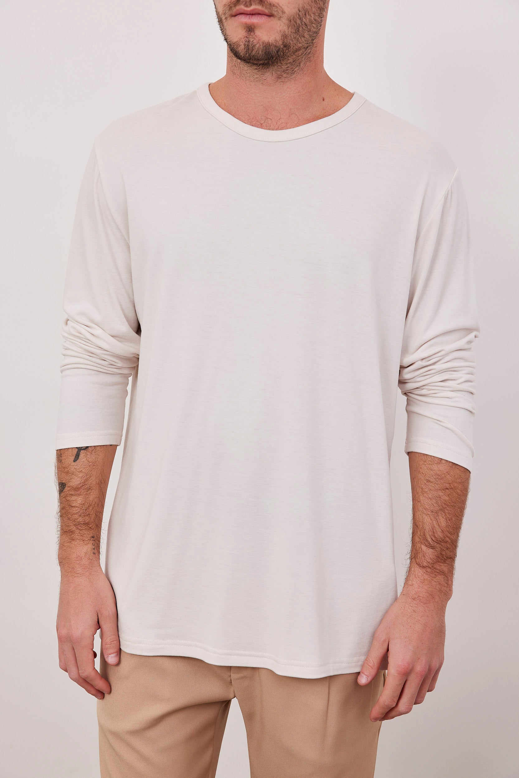 חולצה ארוכה מפתח עגול מובלט